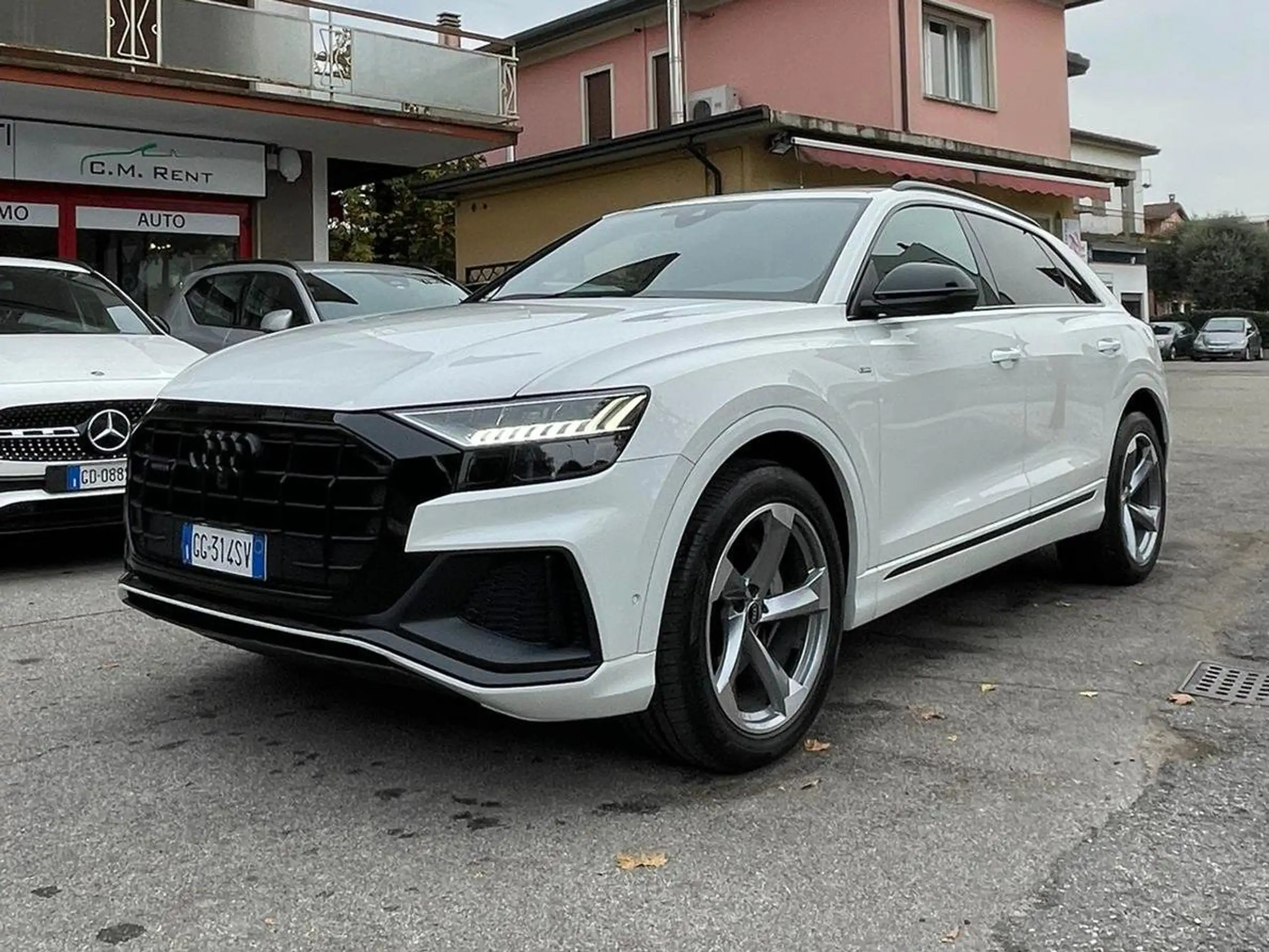 Audi - Q8