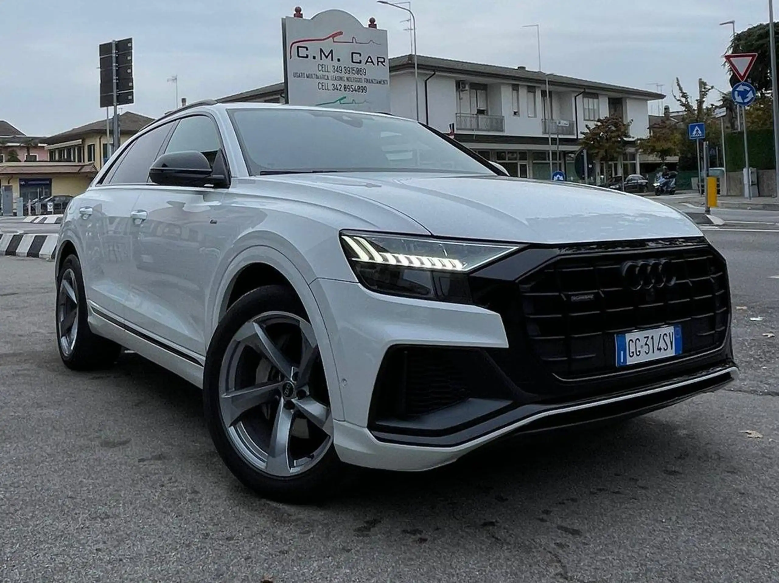 Audi - Q8