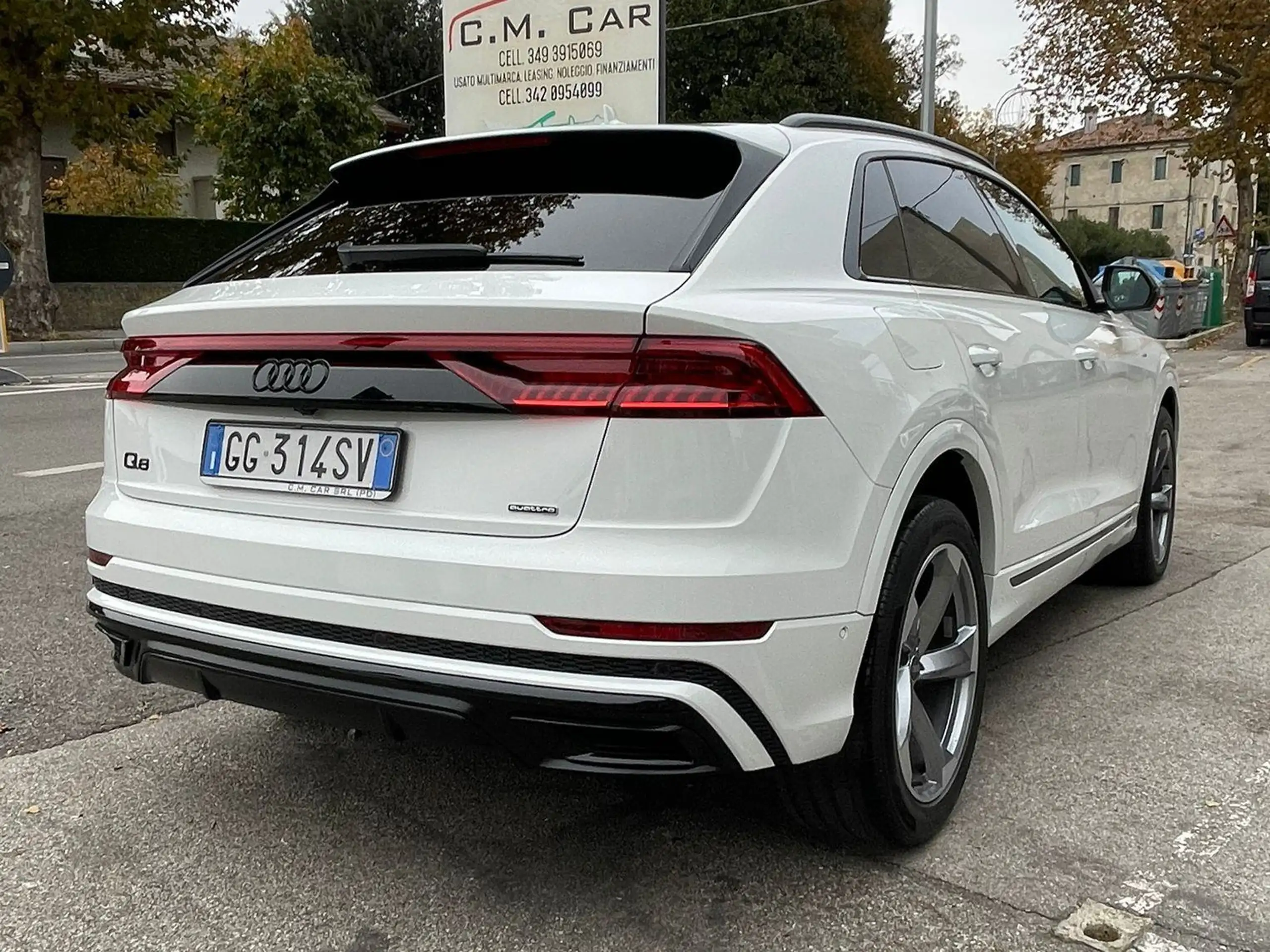 Audi - Q8