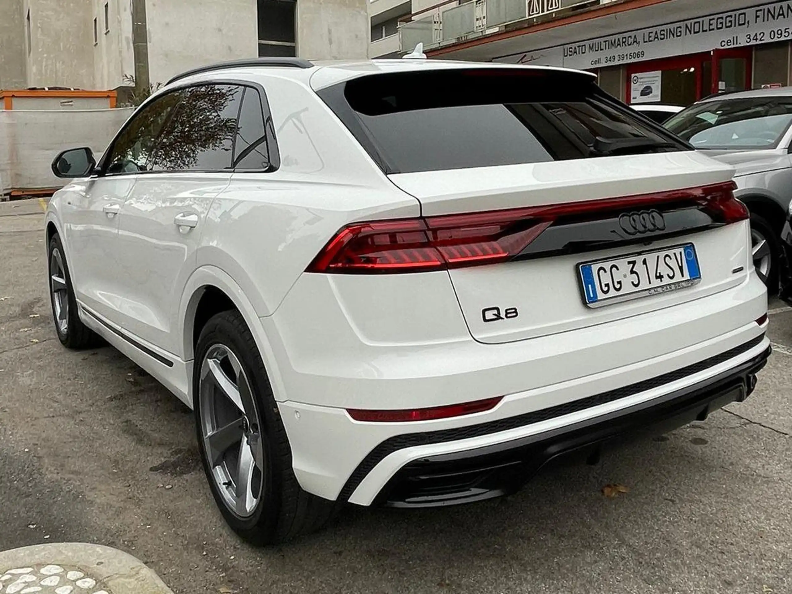 Audi - Q8