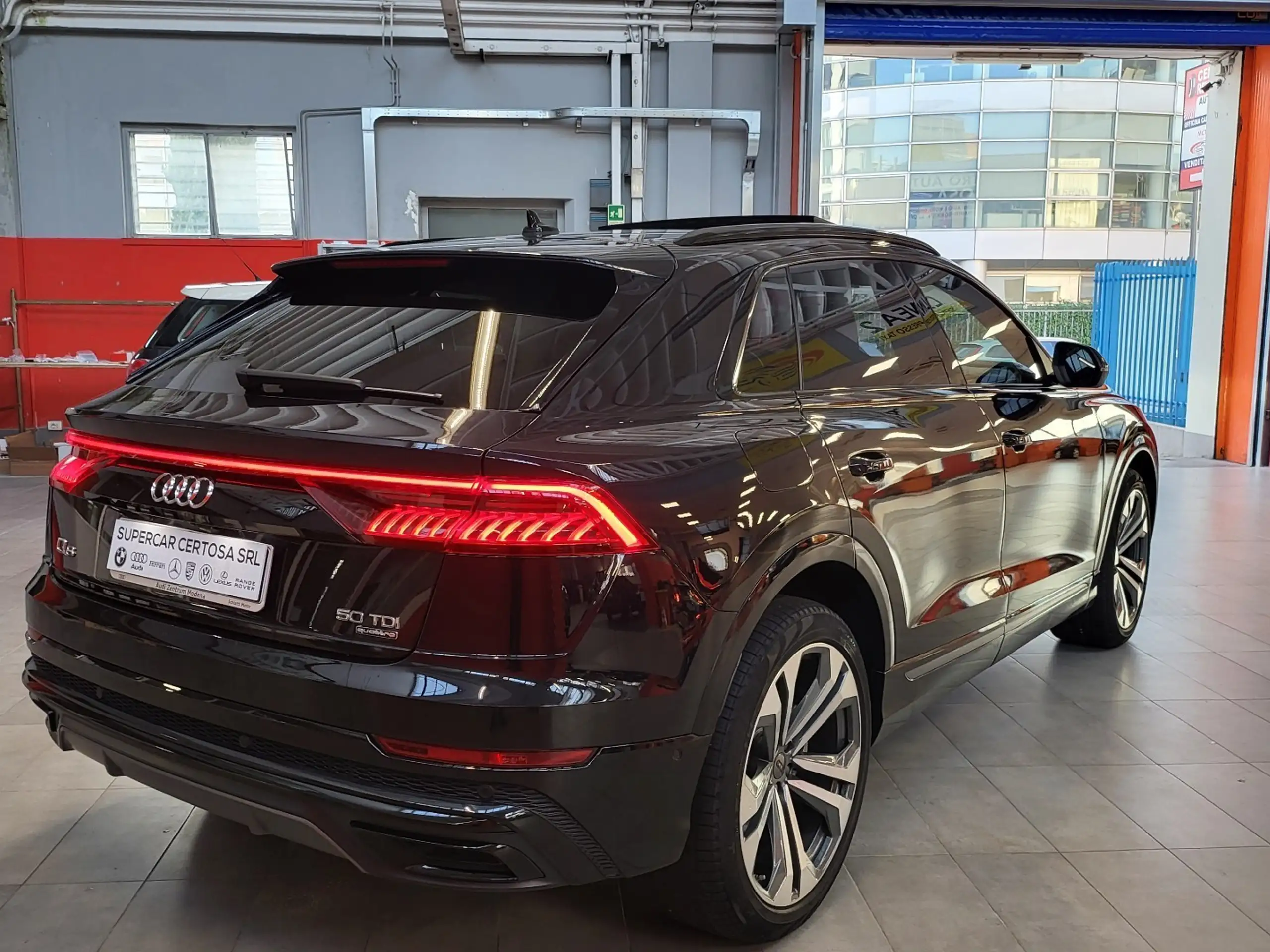 Audi - Q8