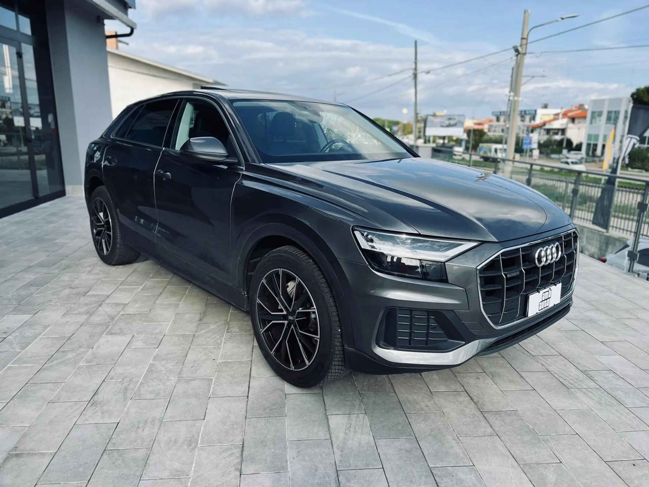 Audi - Q8