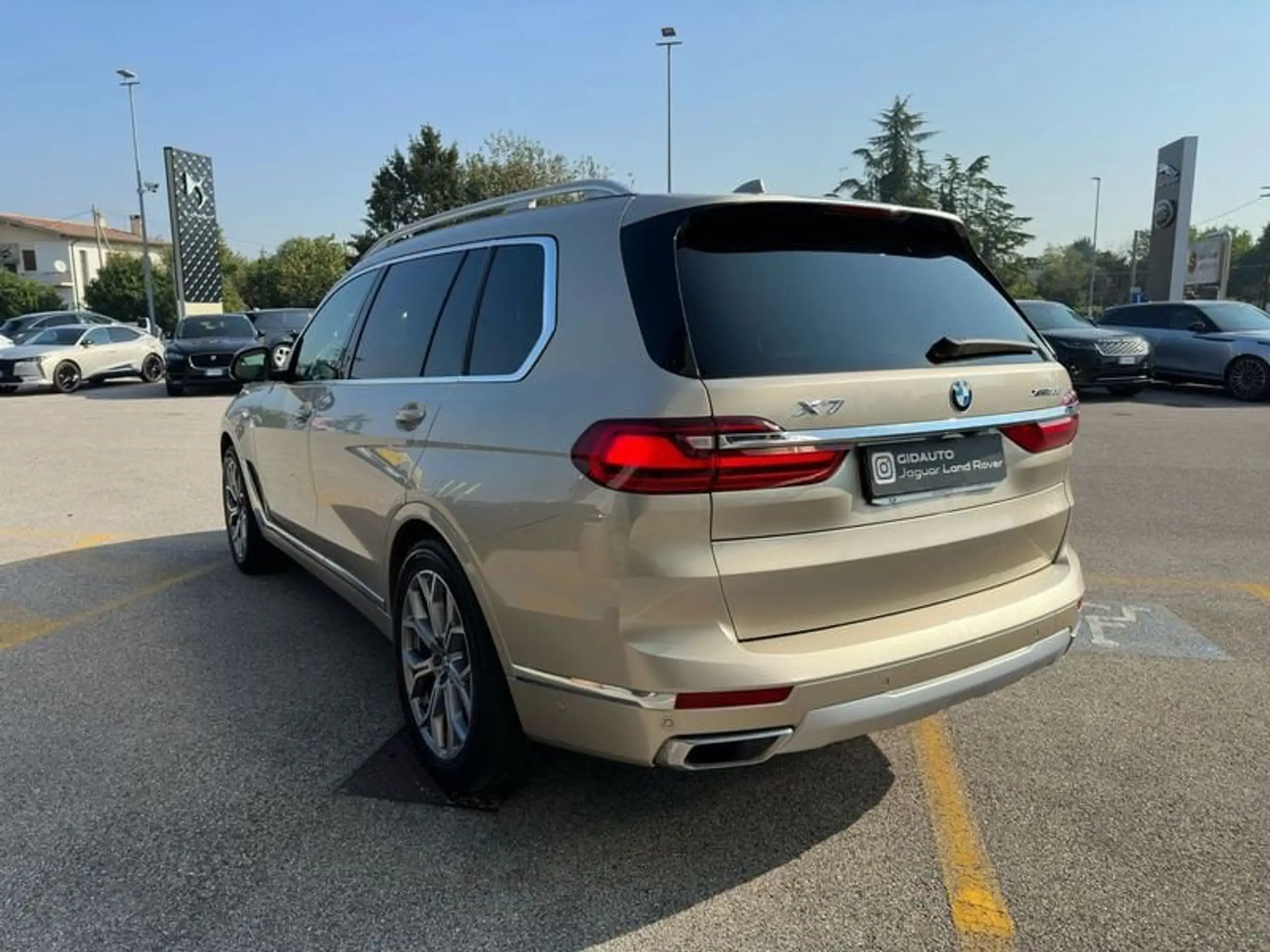 BMW - X7