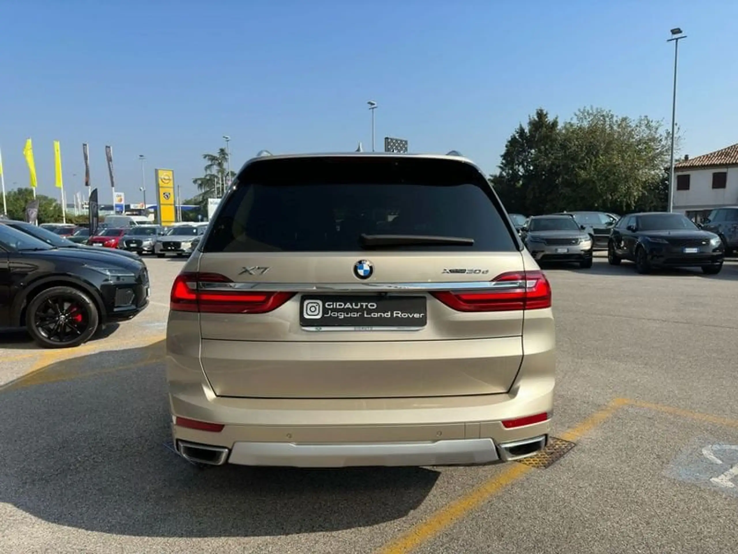 BMW - X7