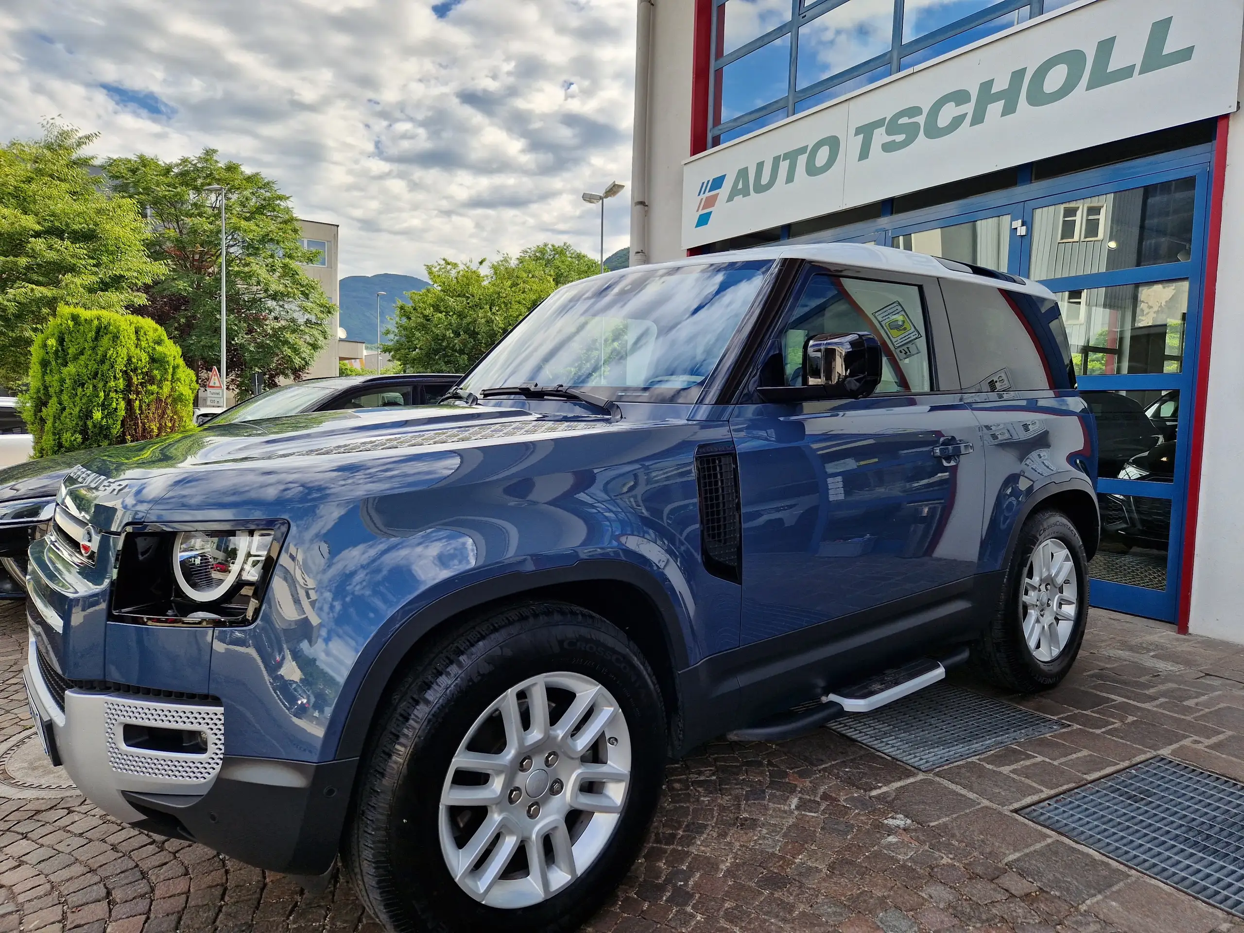 Land Rover - Defender