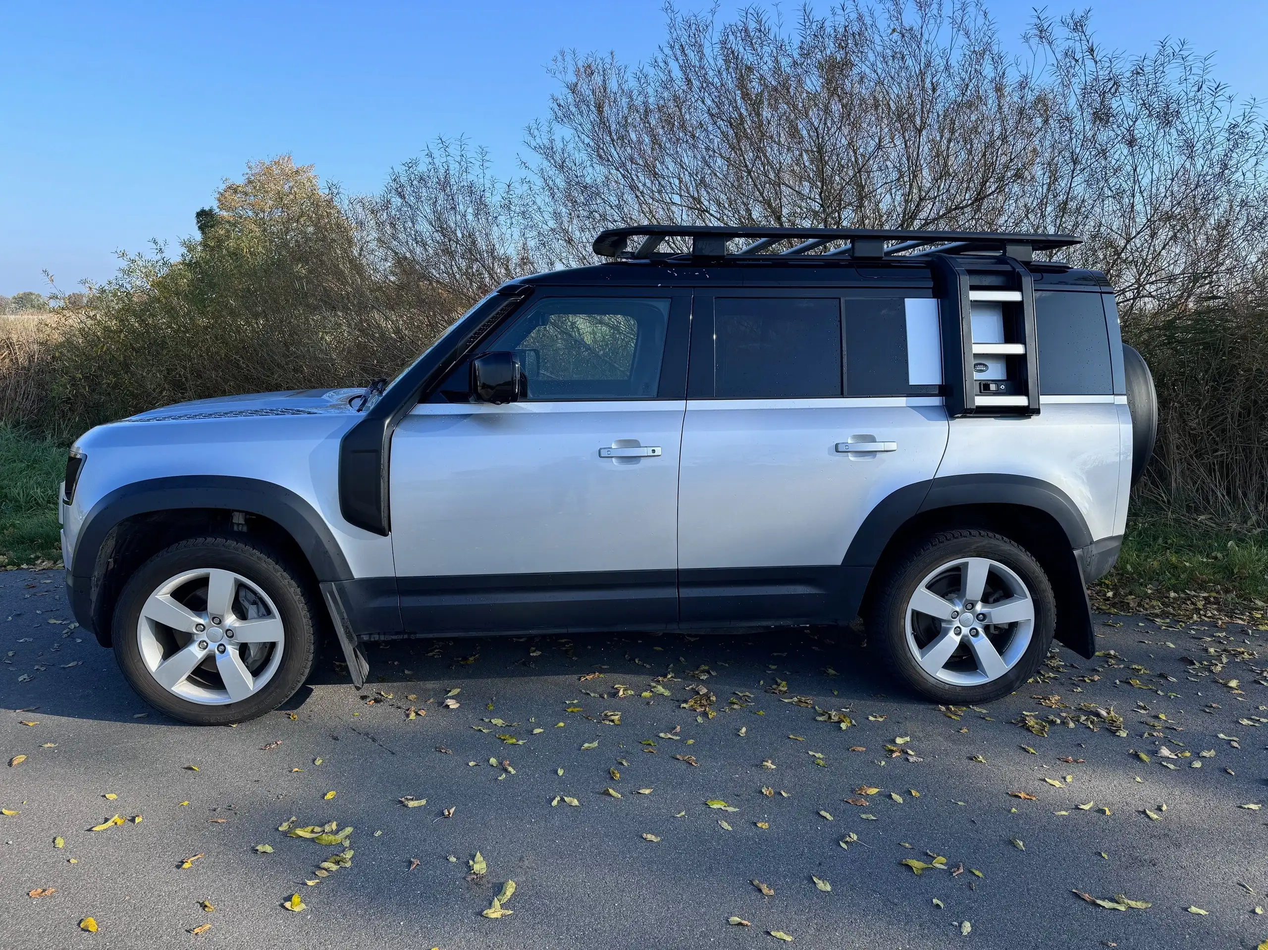 Land Rover - Defender