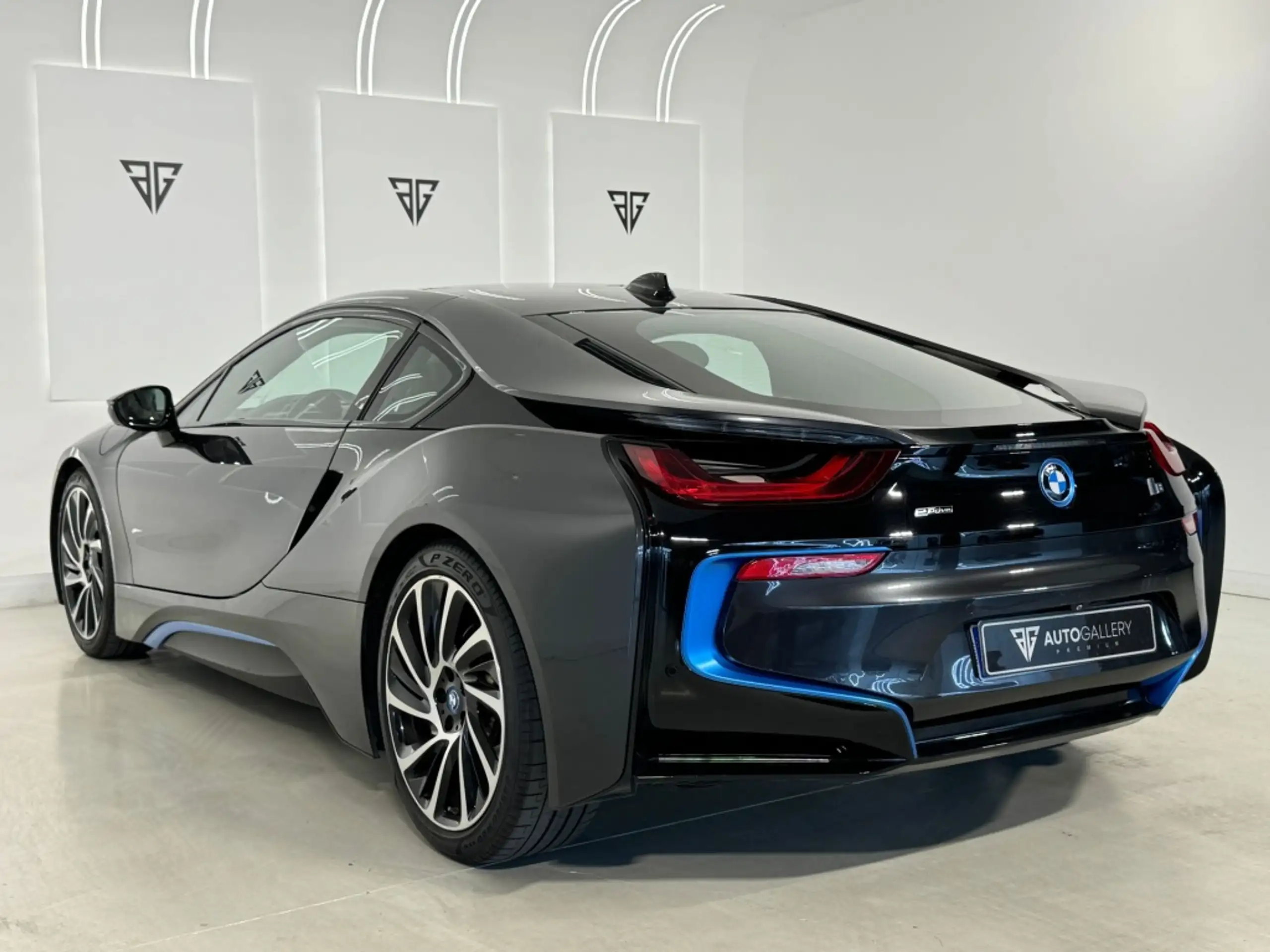 BMW - i8