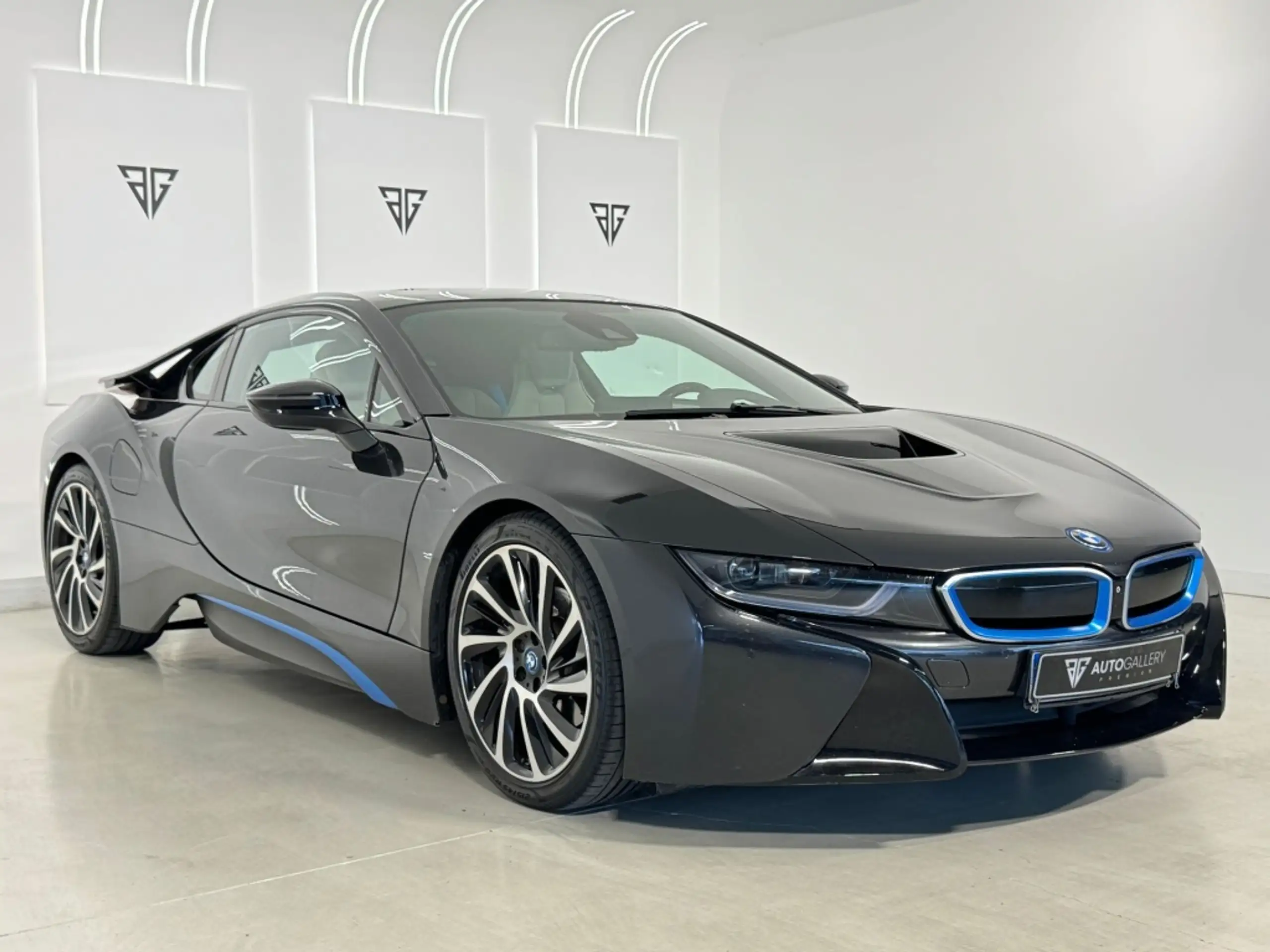 BMW - i8