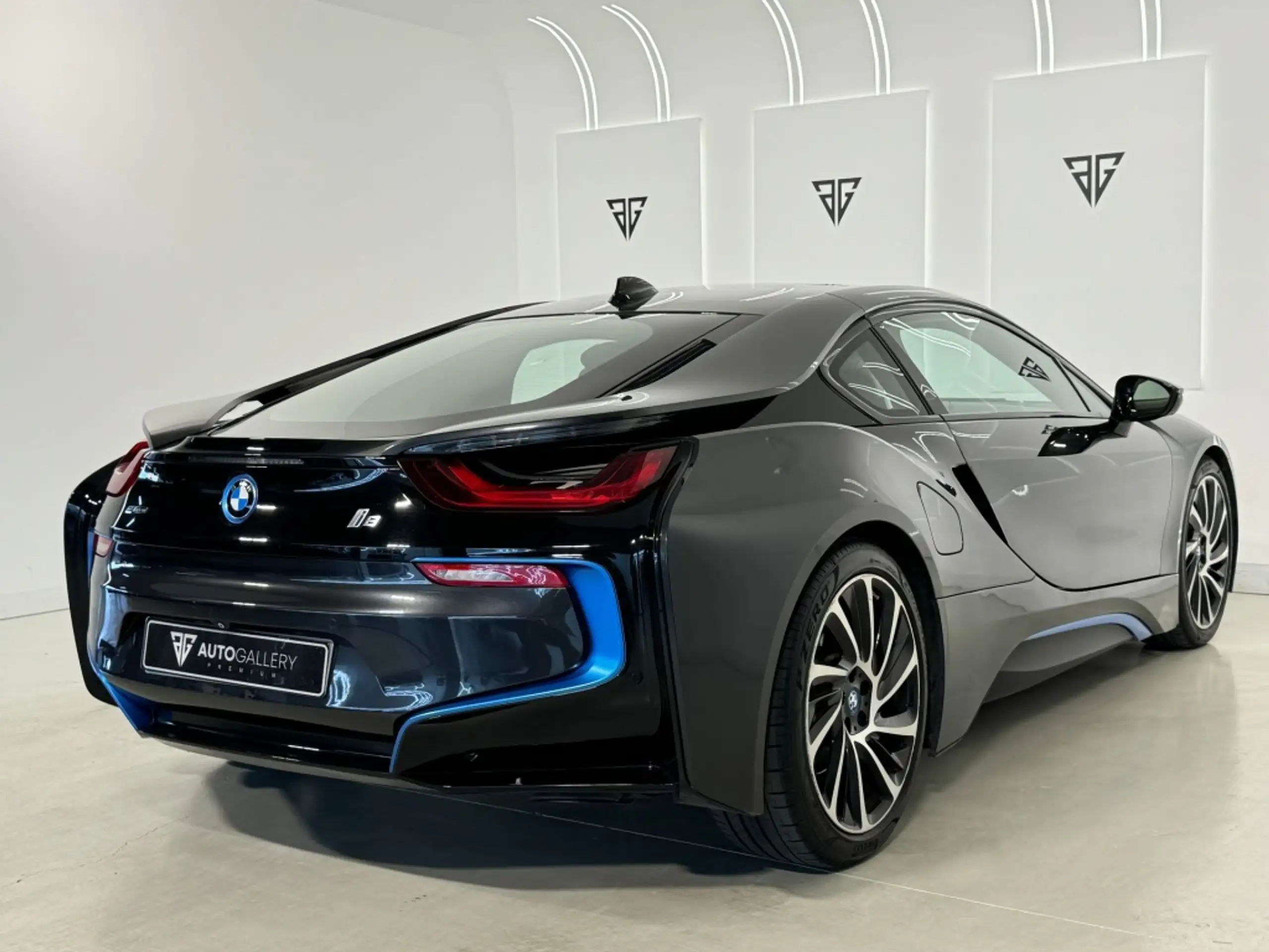 BMW - i8