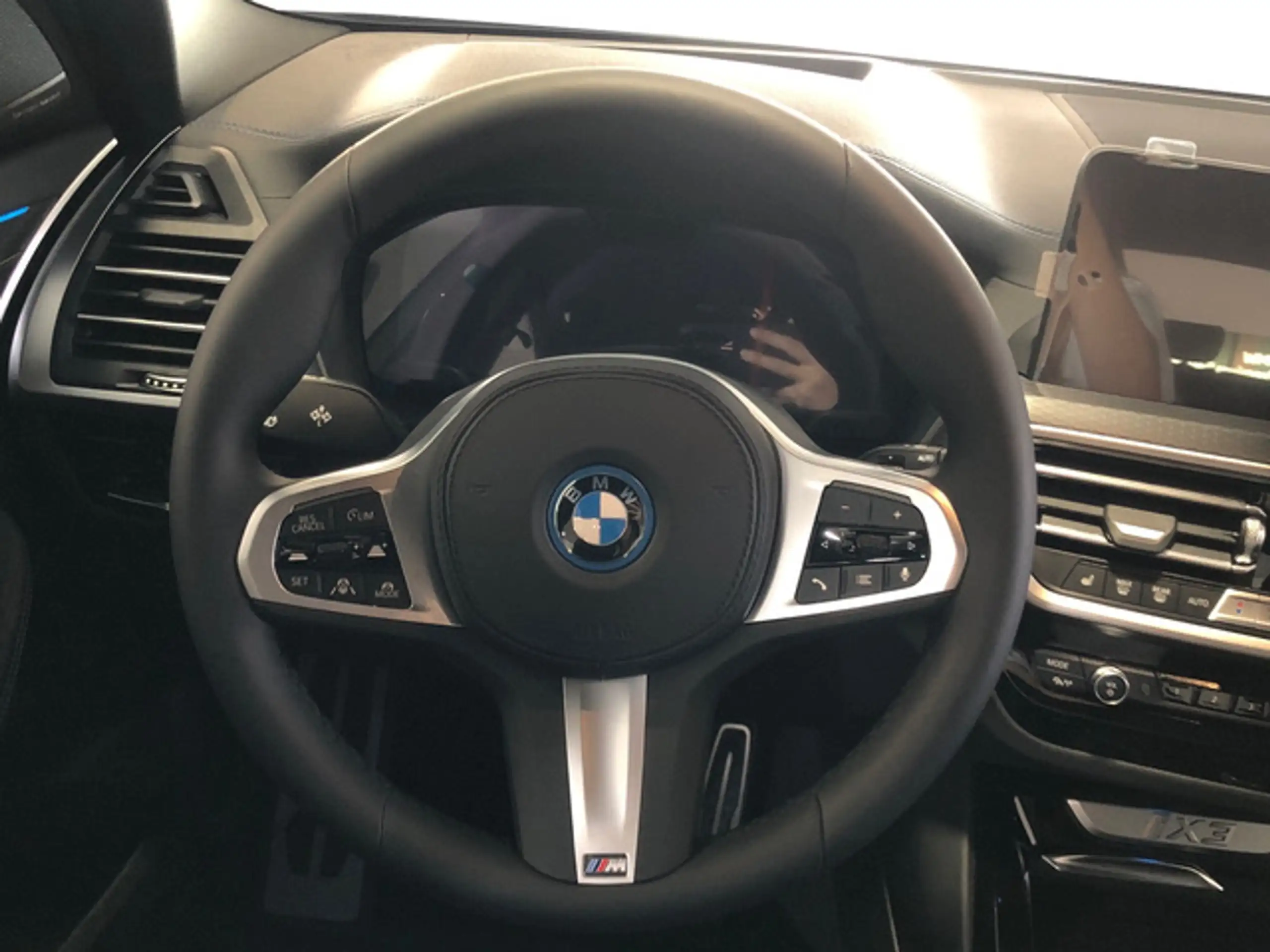 BMW - iX3