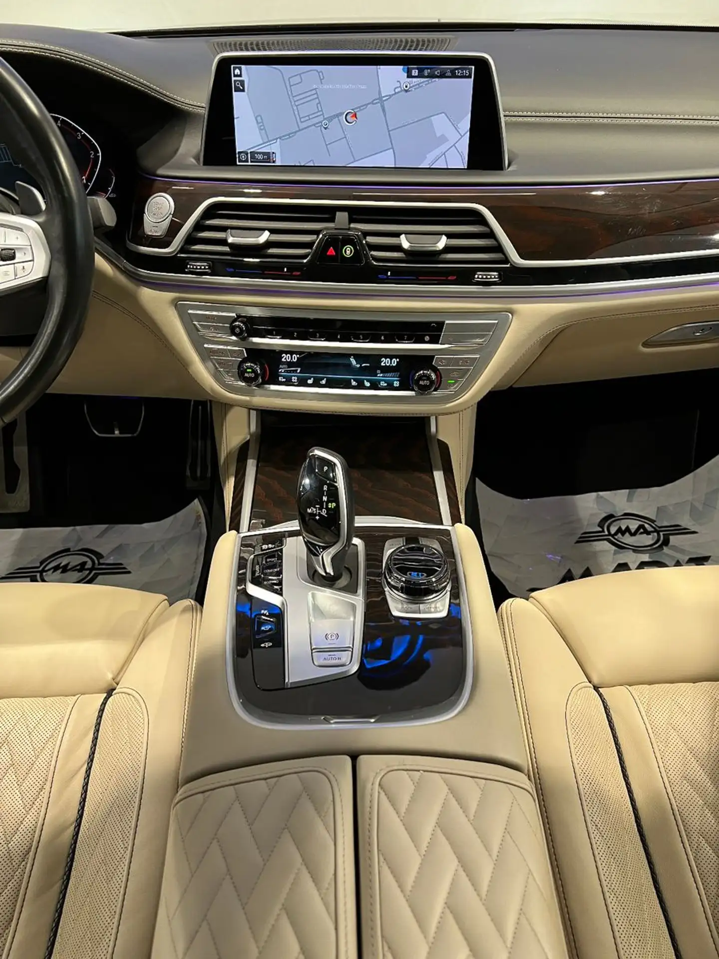 BMW - 740