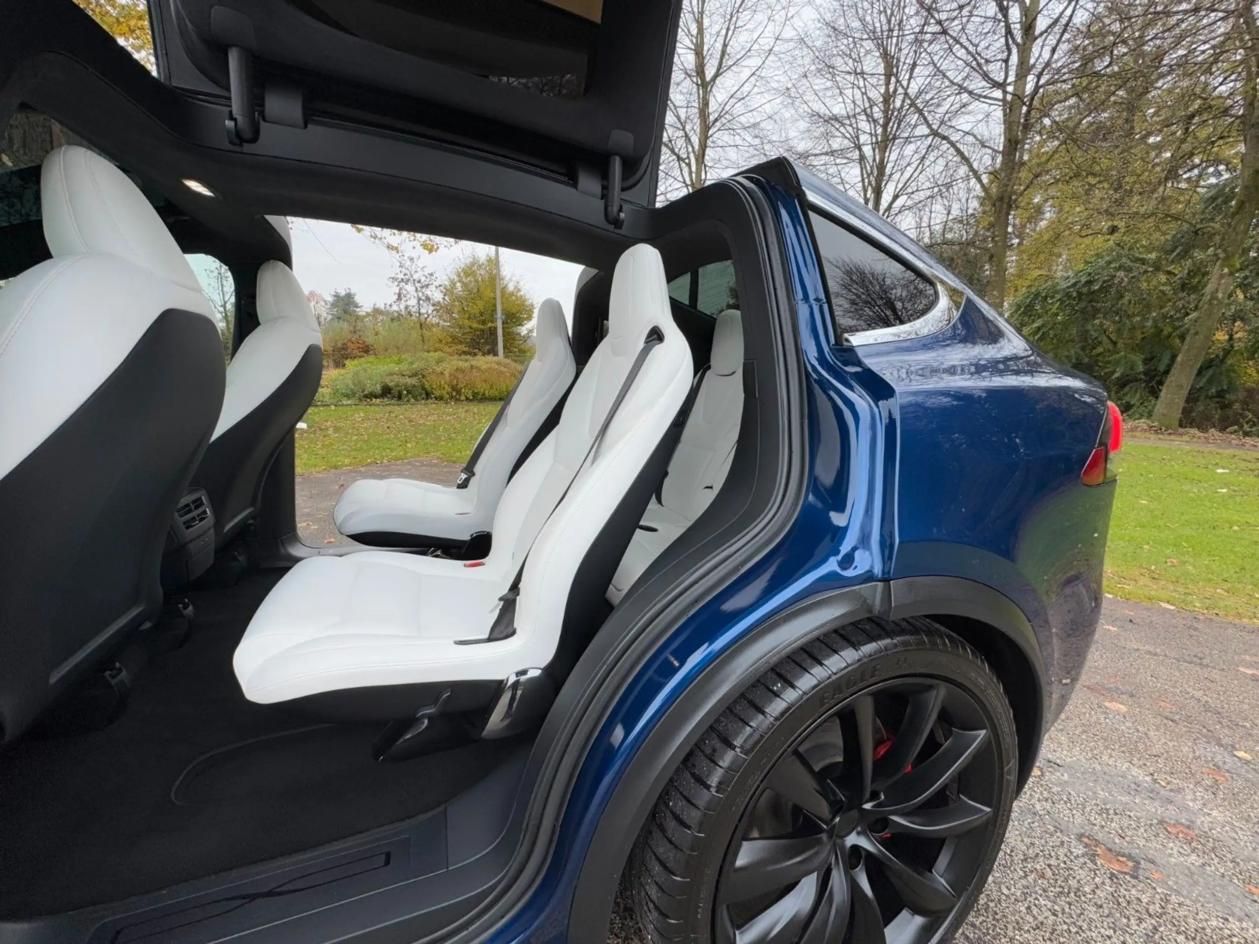 Tesla - Model X