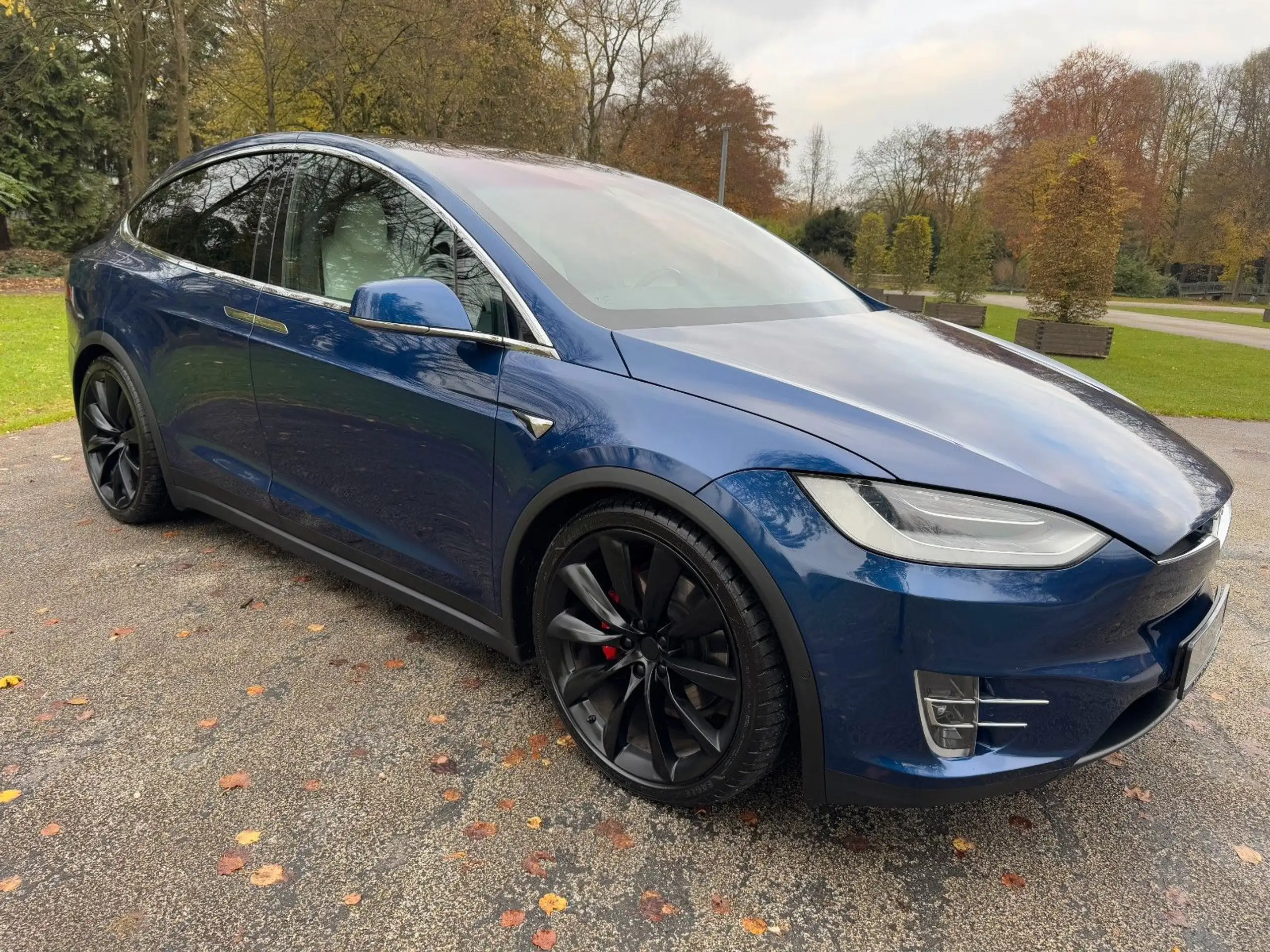 Tesla - Model X