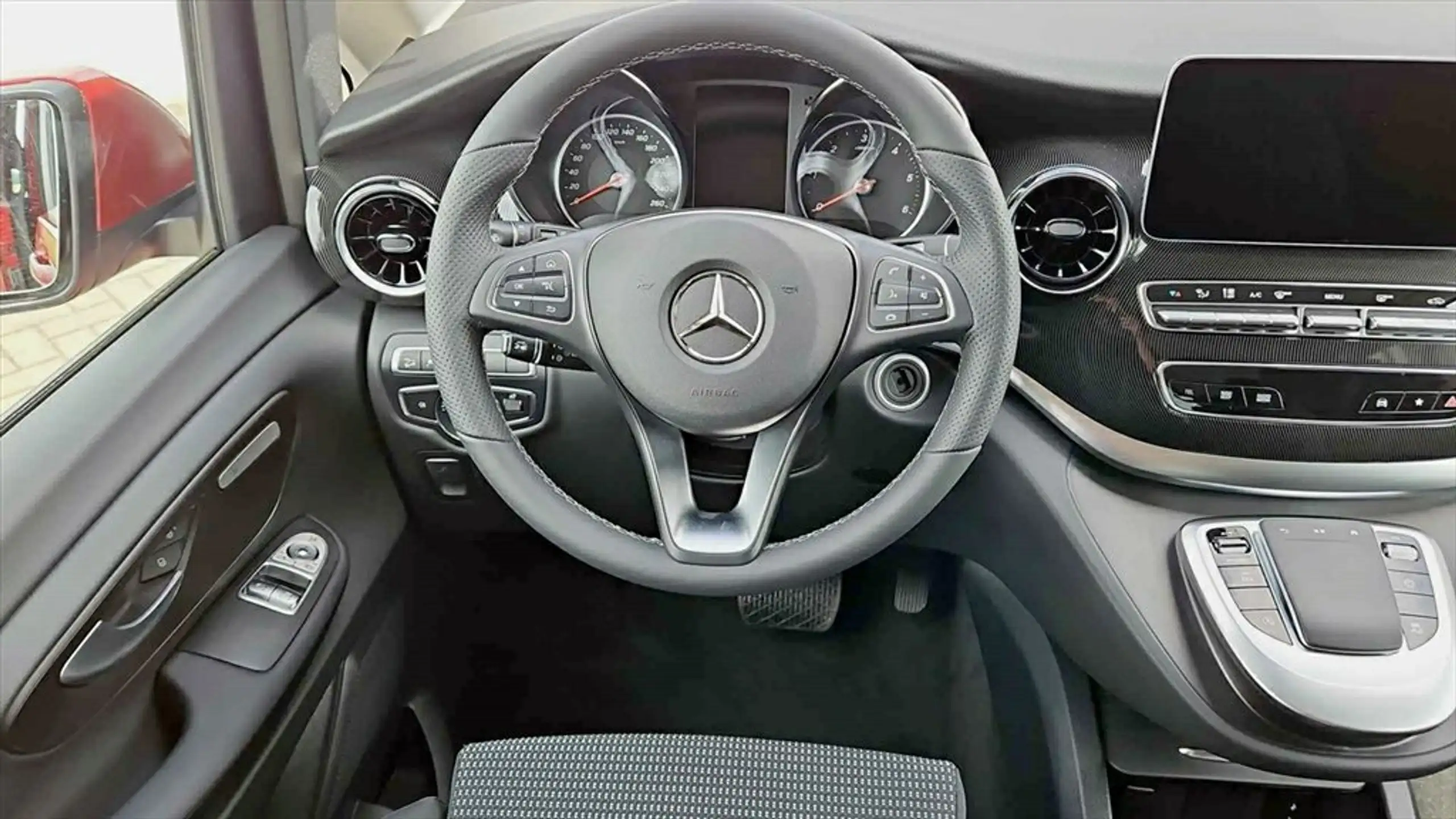 Mercedes-Benz - V 250