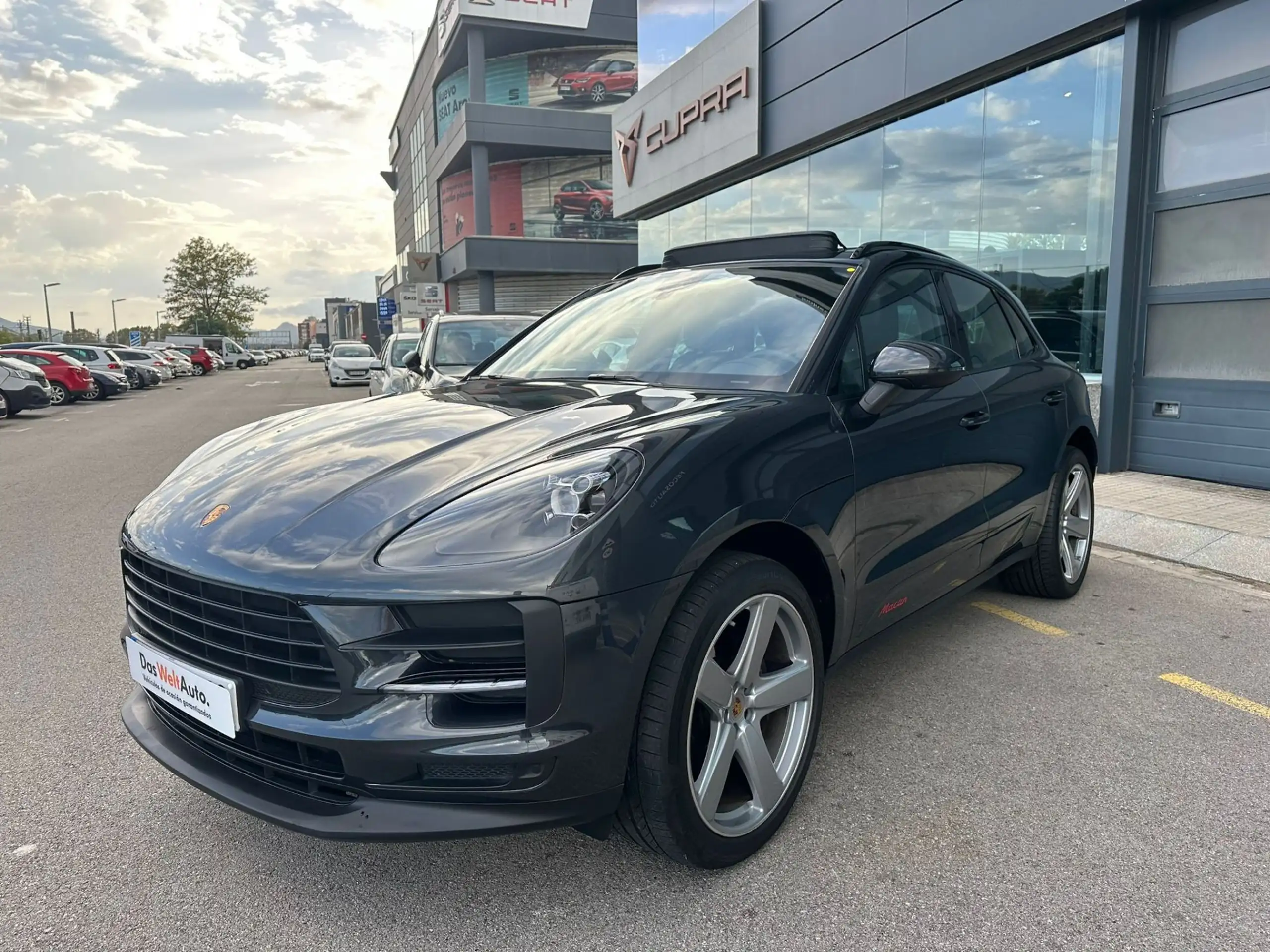 Porsche - Macan