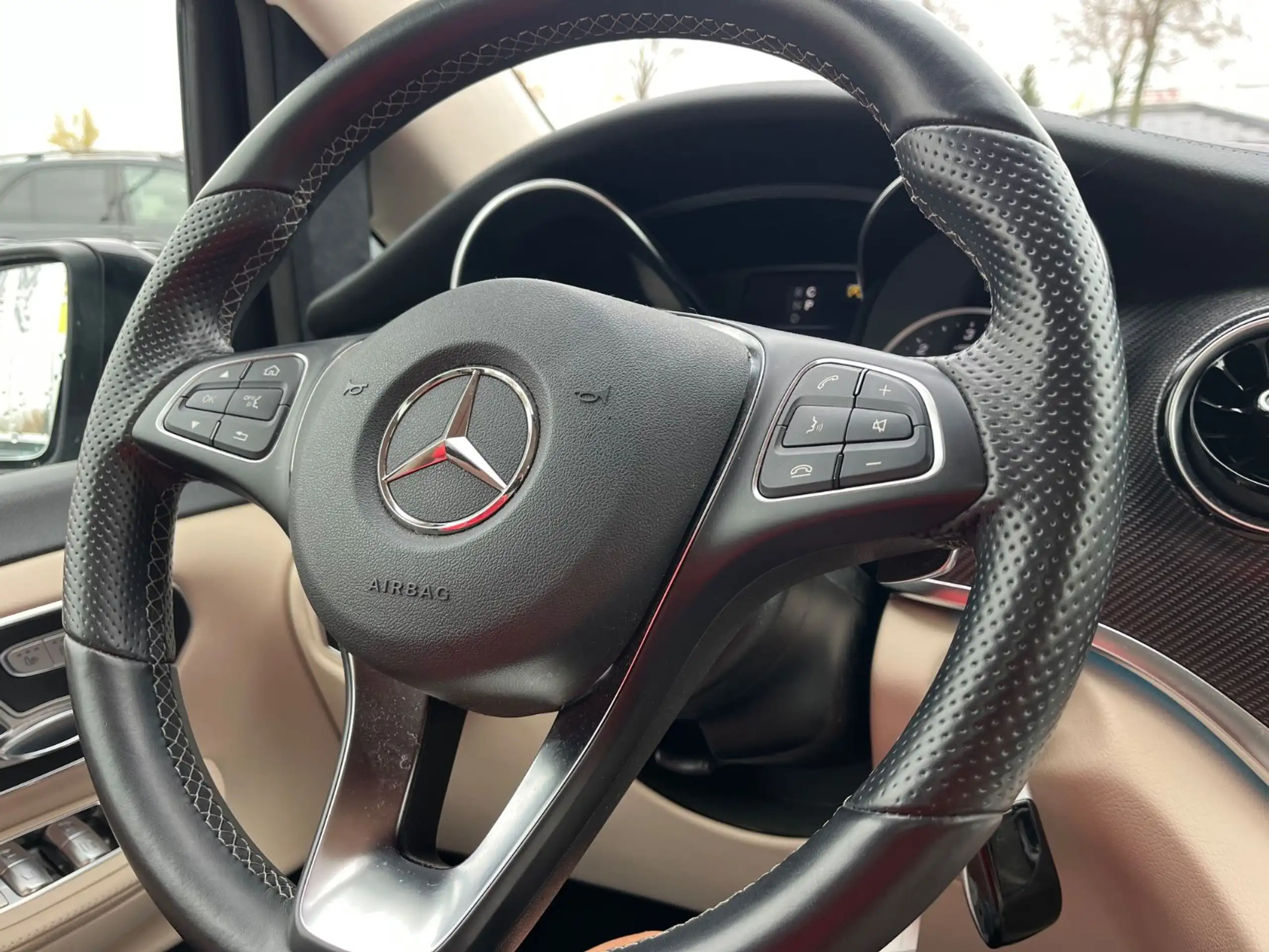 Mercedes-Benz - V 300