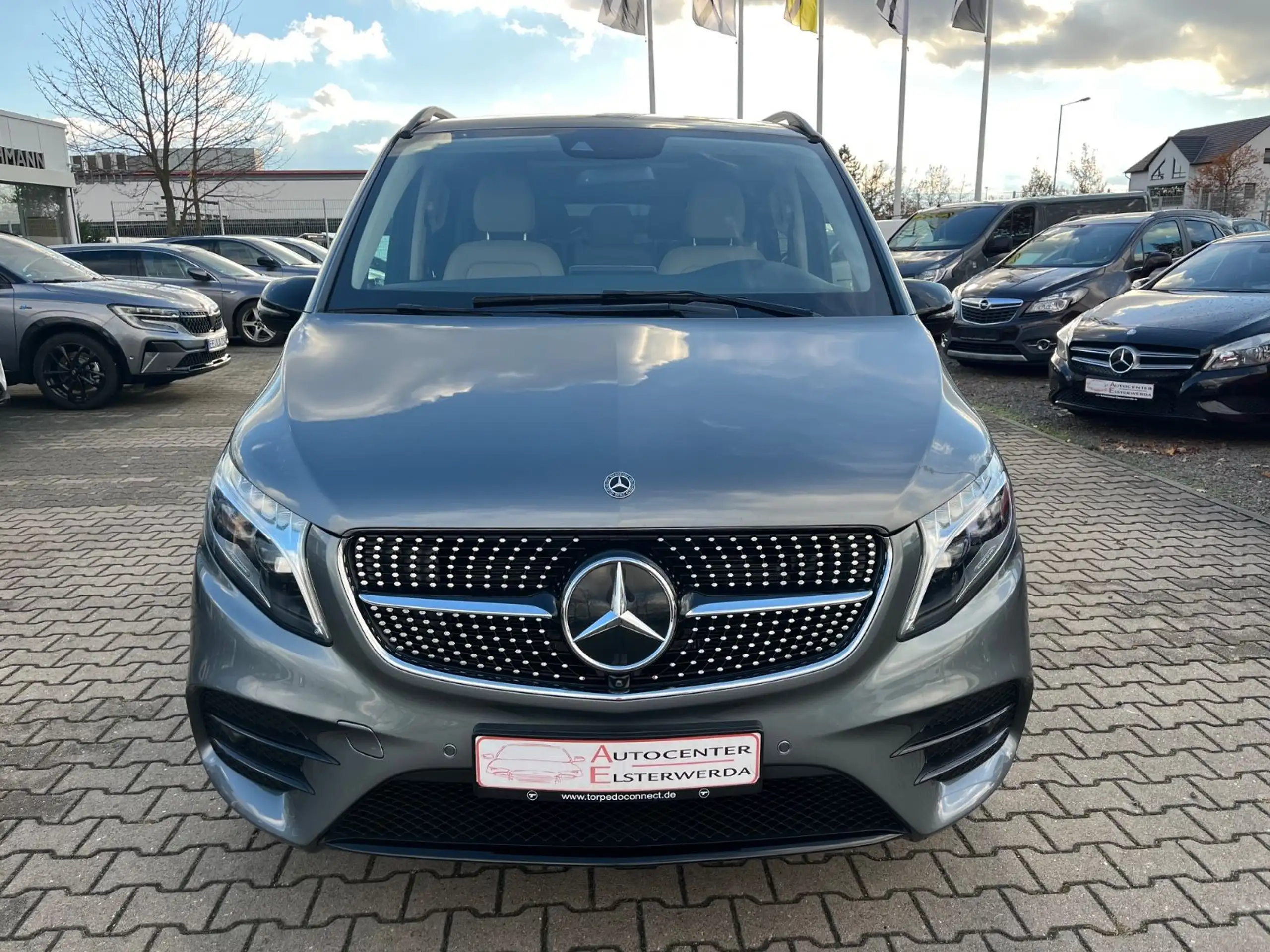 Mercedes-Benz - V 300