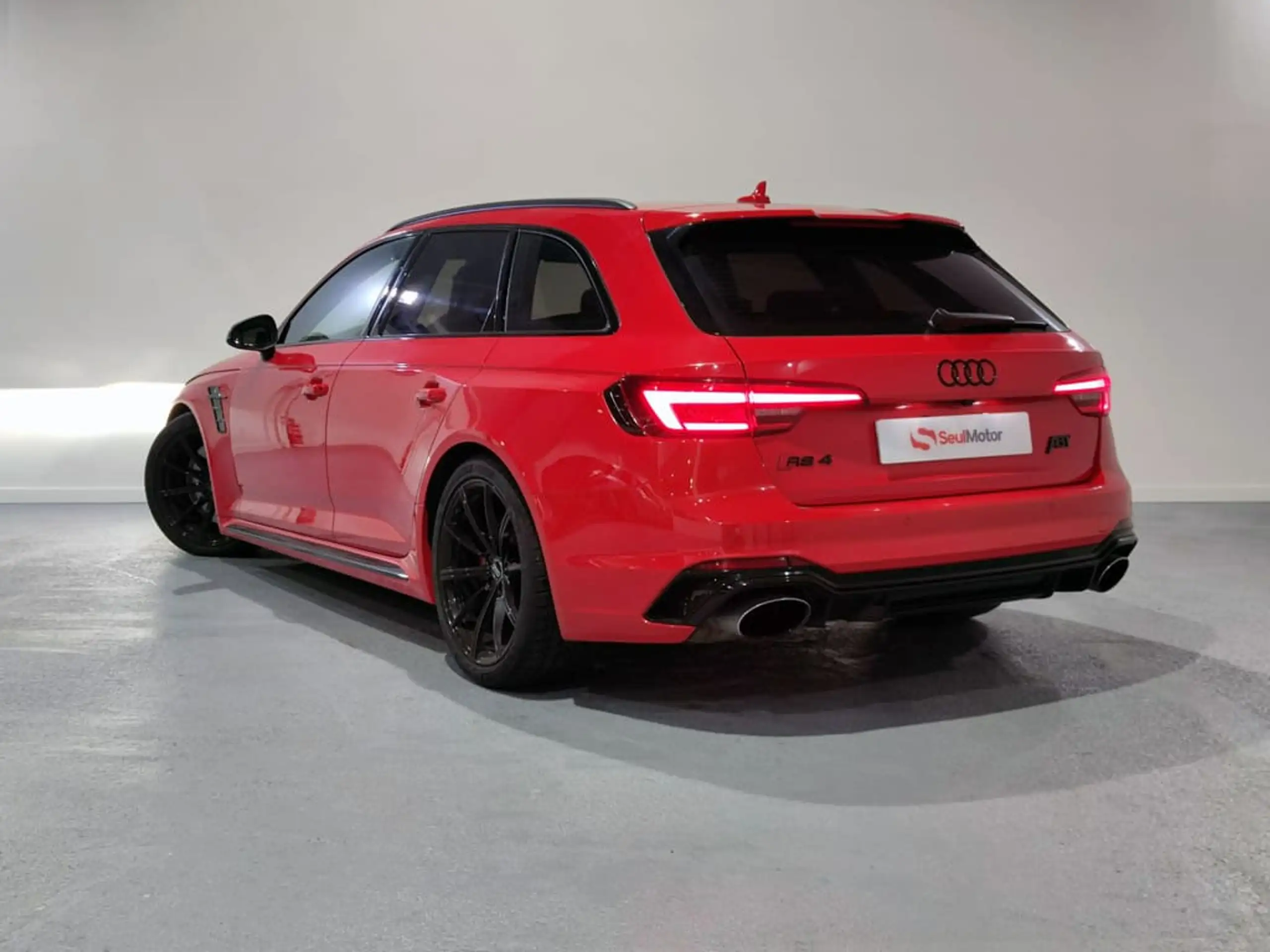 Audi - RS4