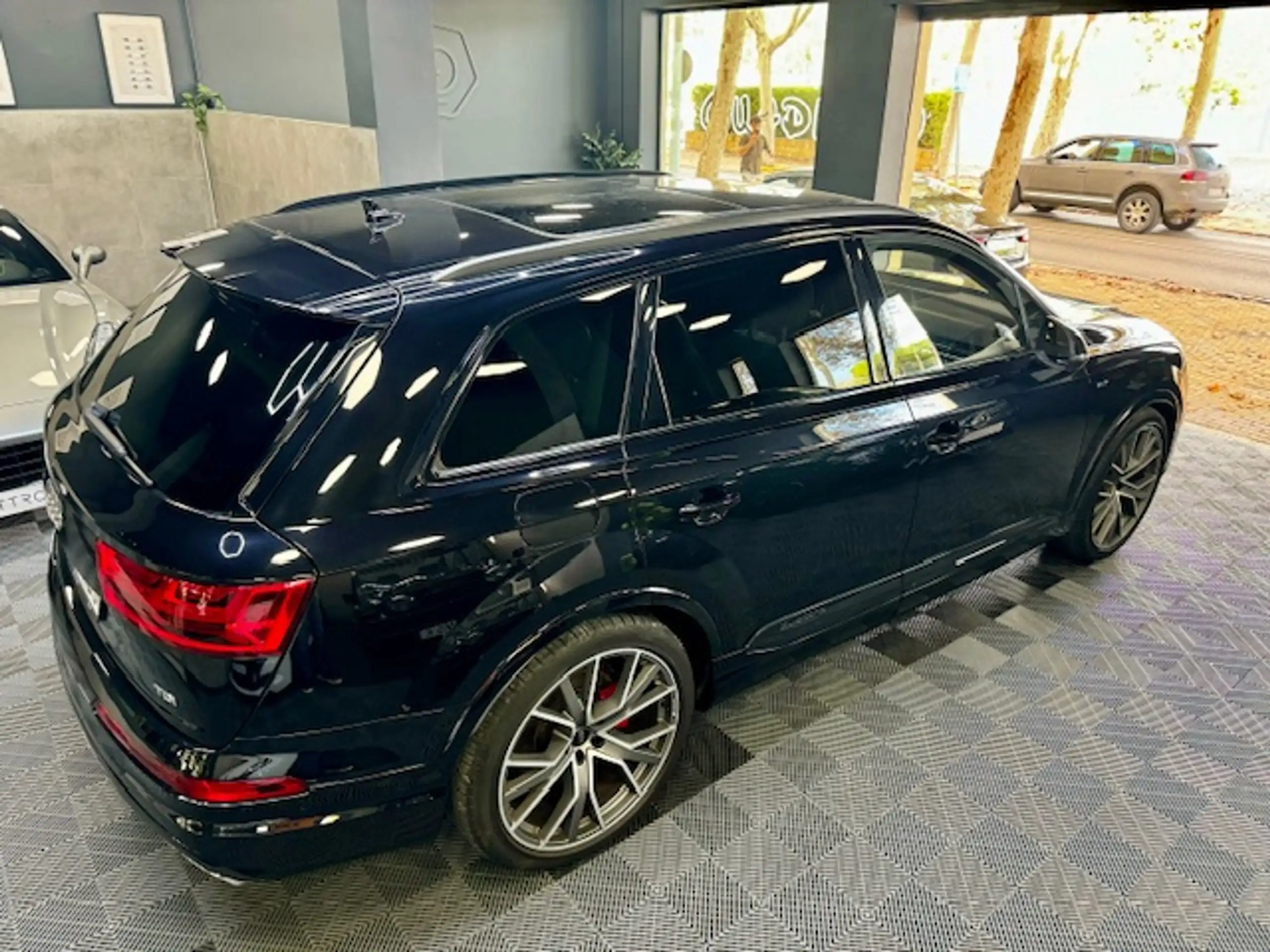 Audi - SQ7