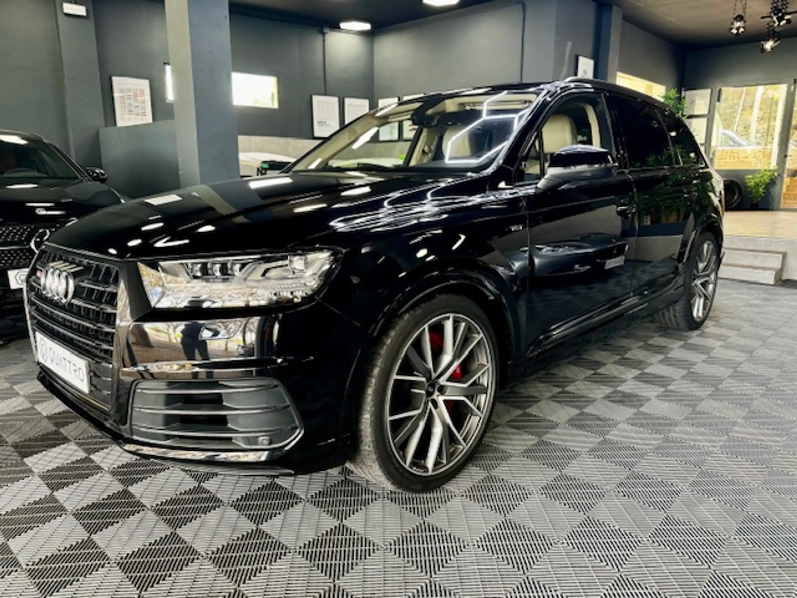 Audi - SQ7