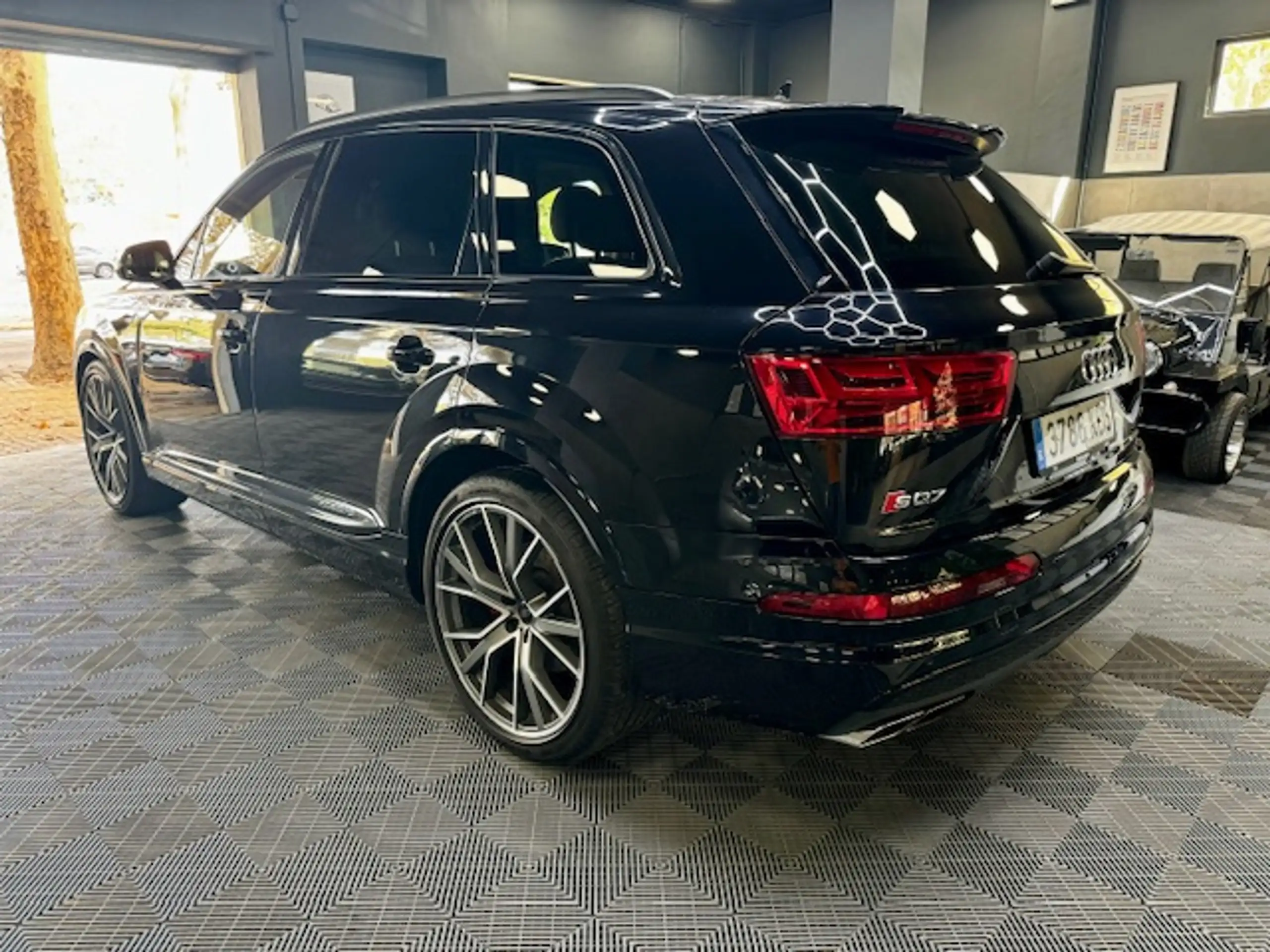 Audi - SQ7