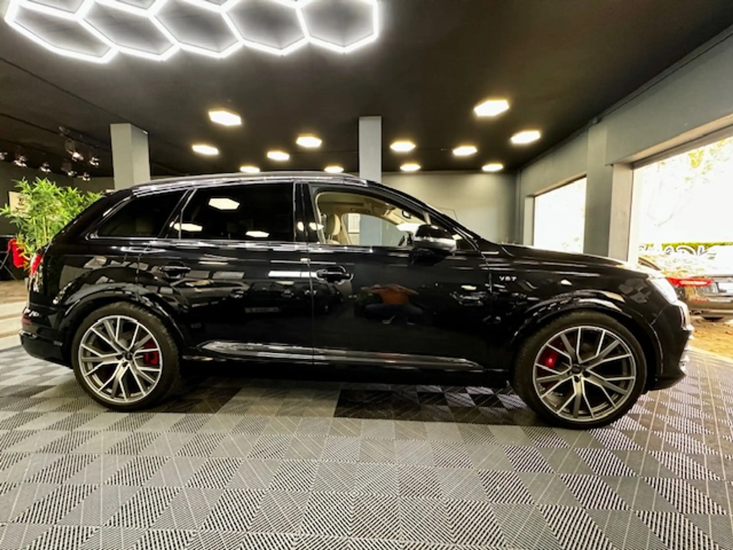 Audi - SQ7