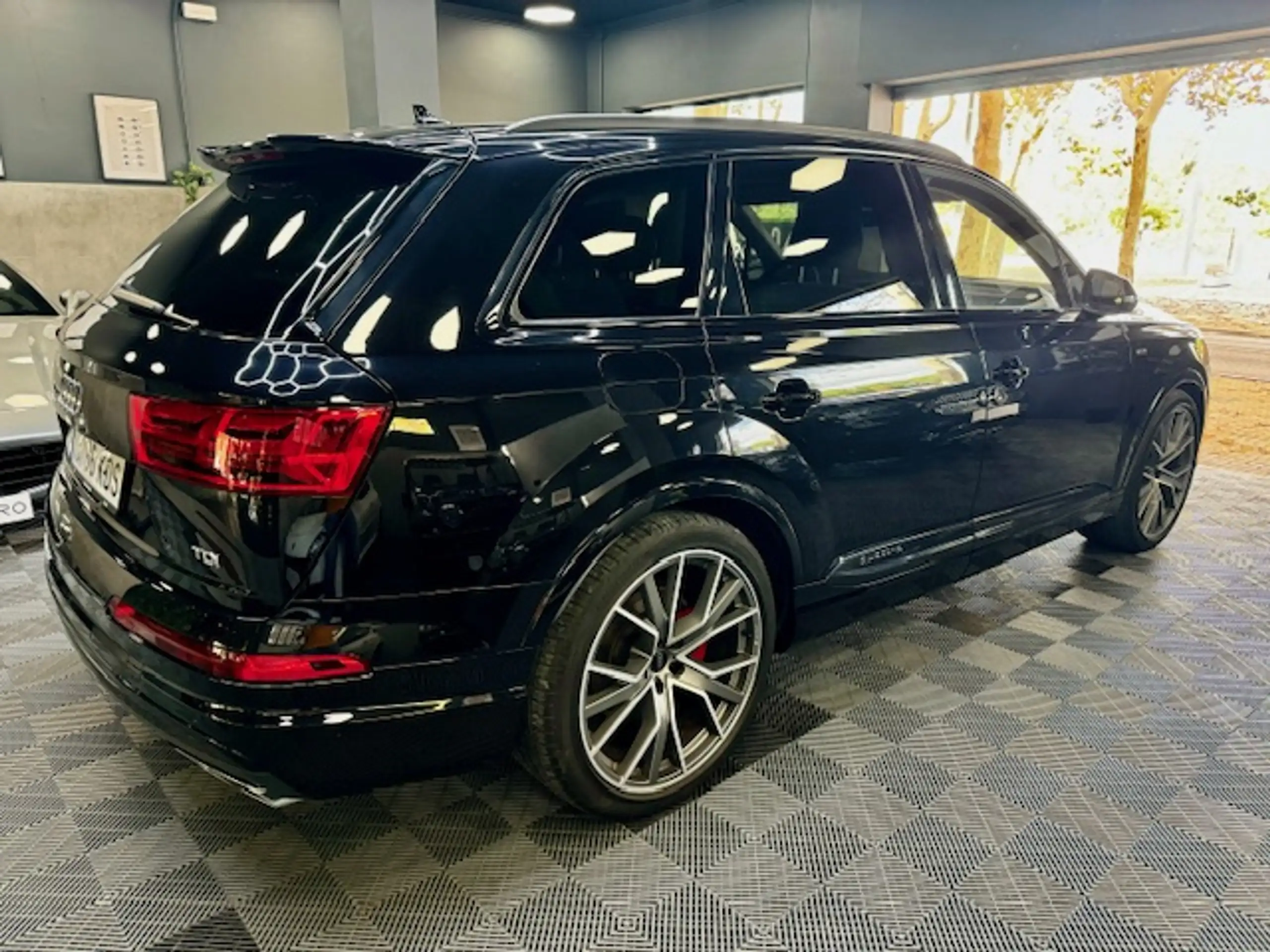 Audi - SQ7