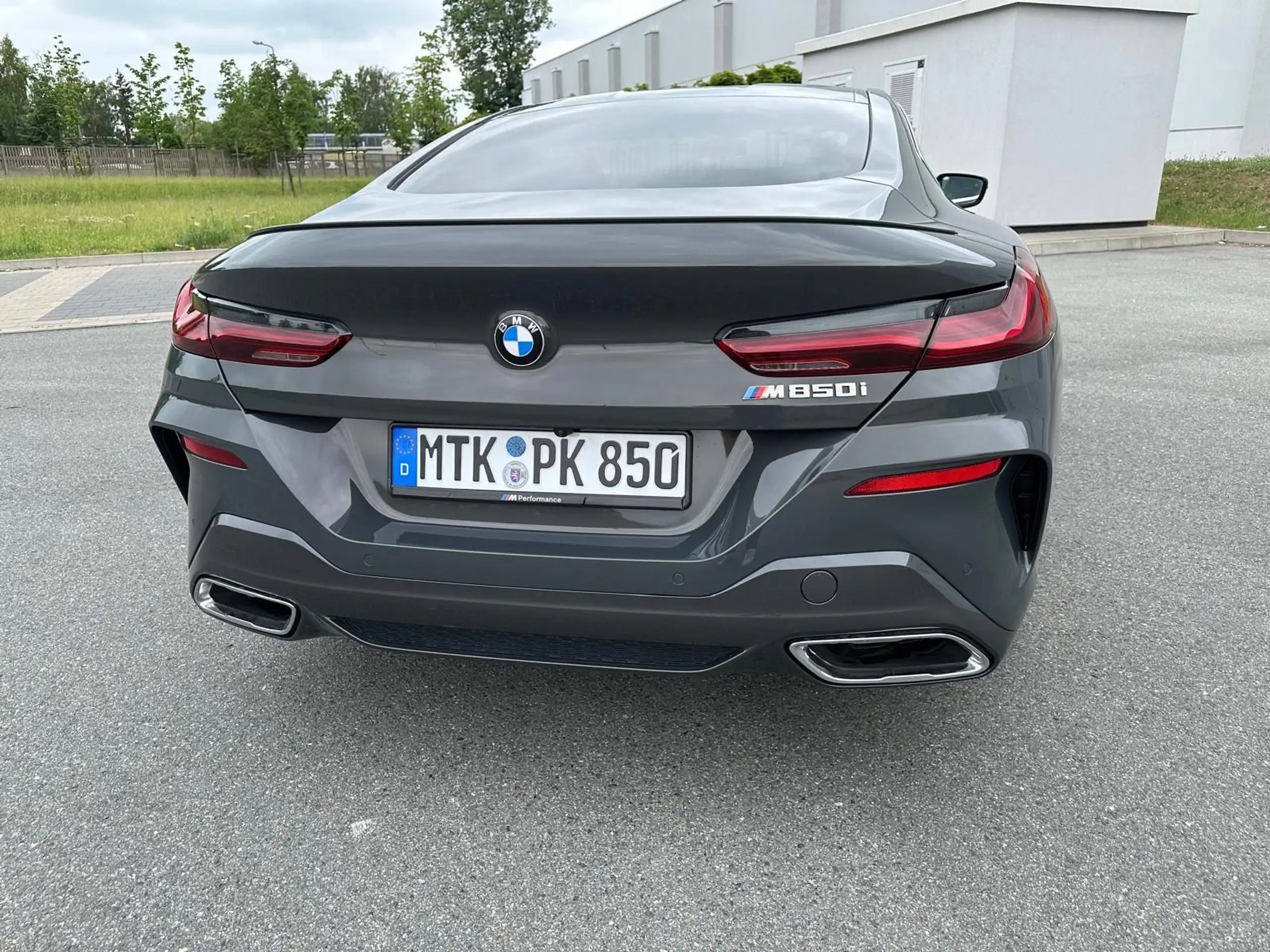 BMW - M850