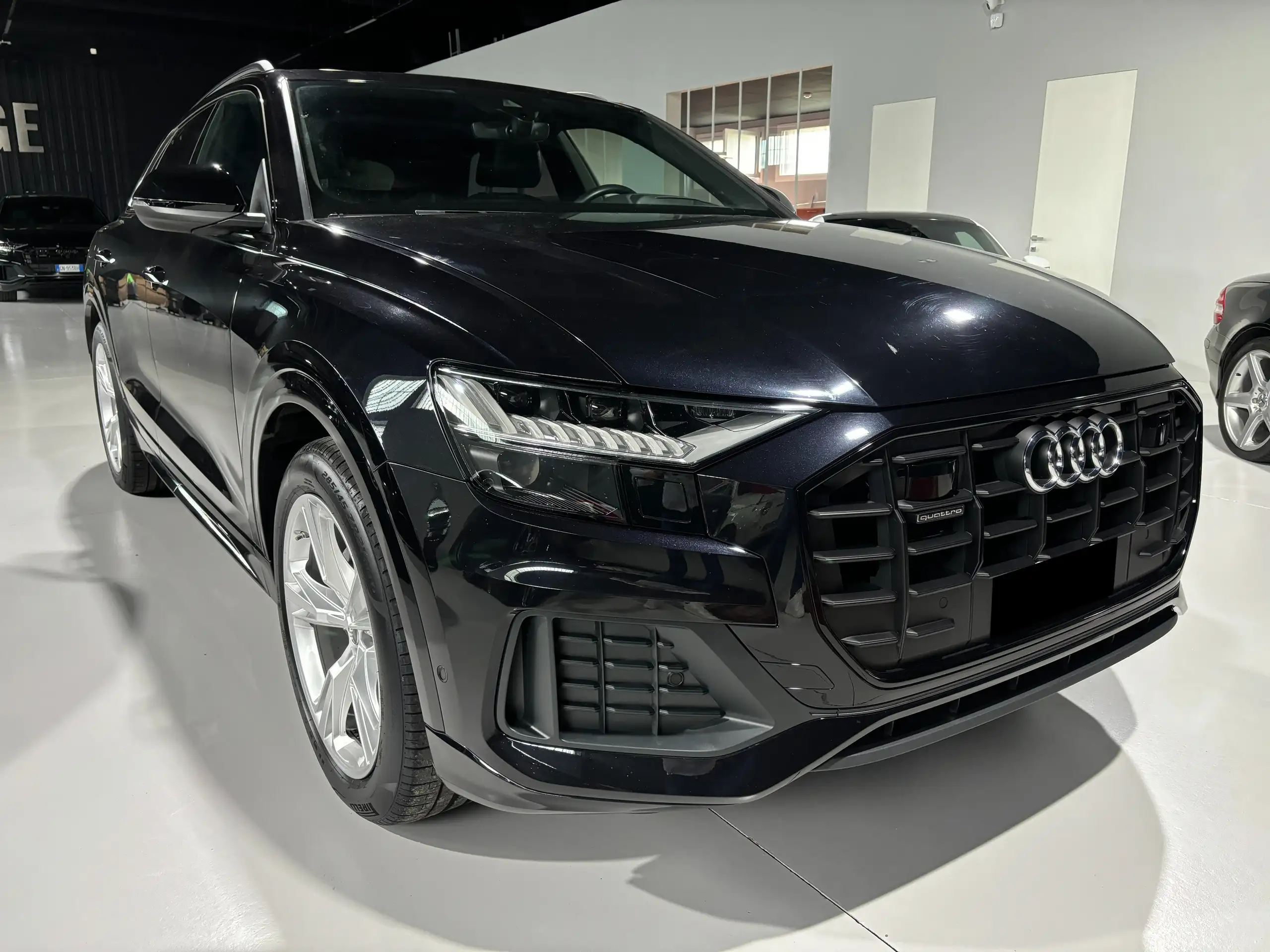 Audi - Q8