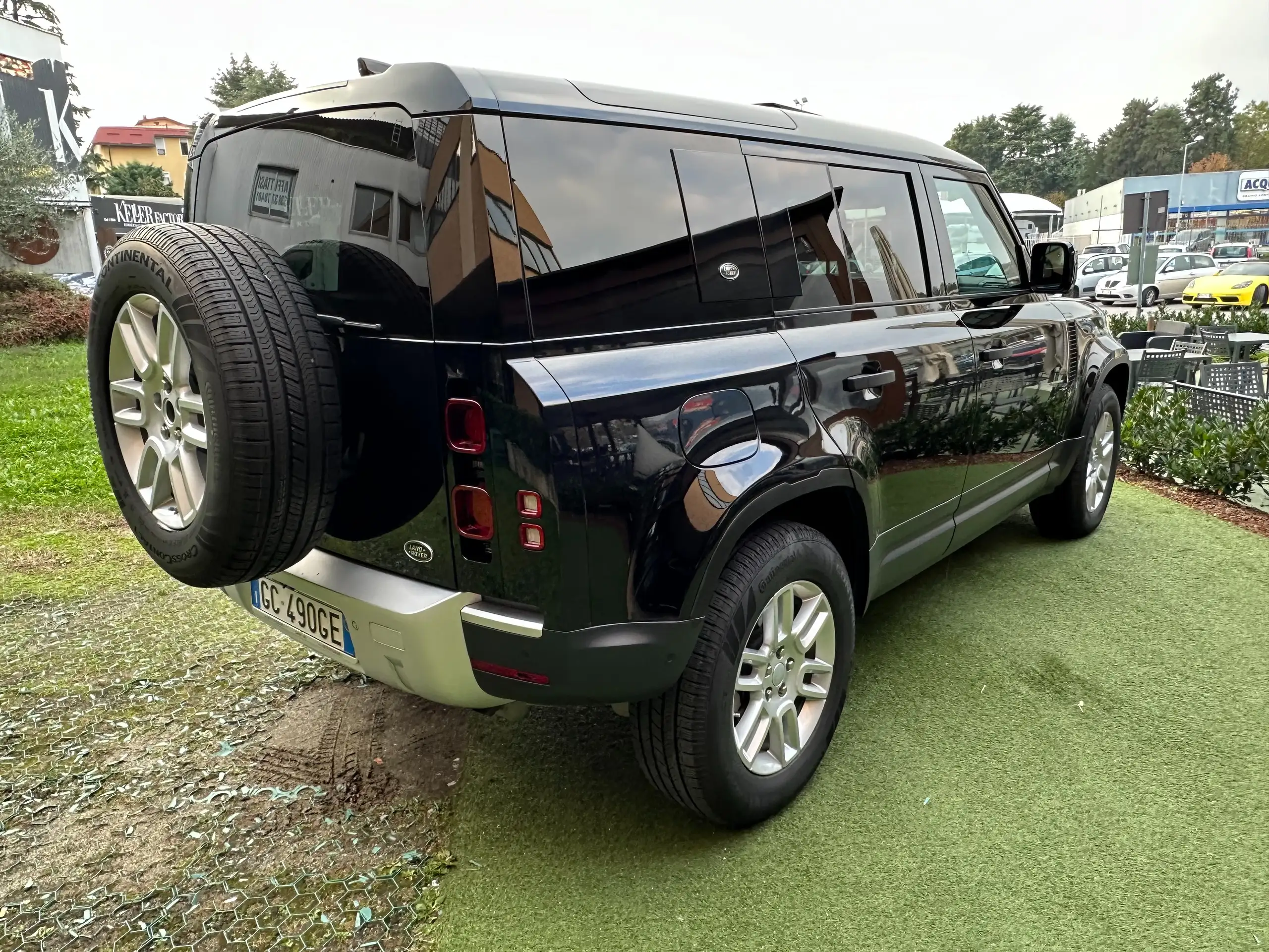 Land Rover - Defender