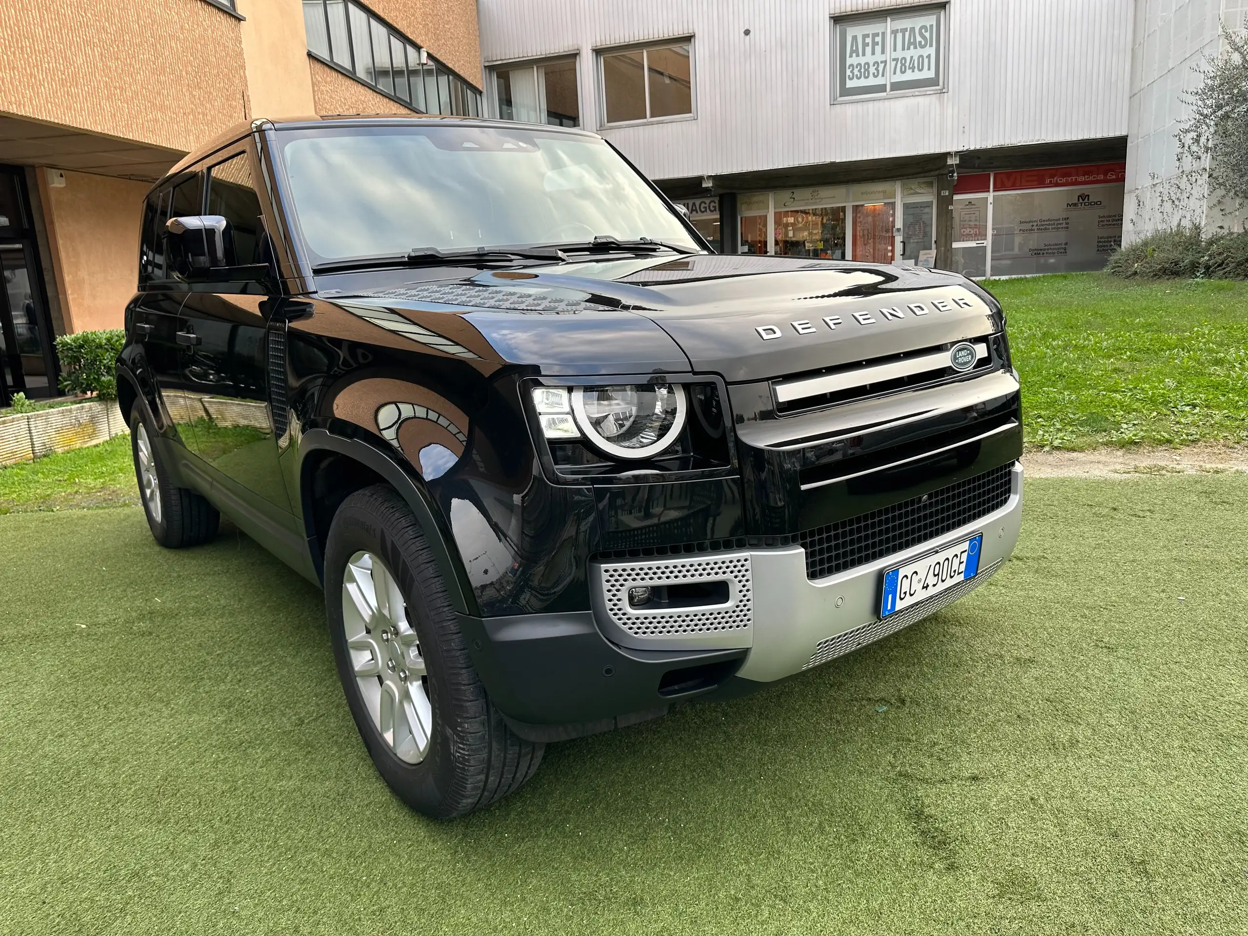 Land Rover - Defender