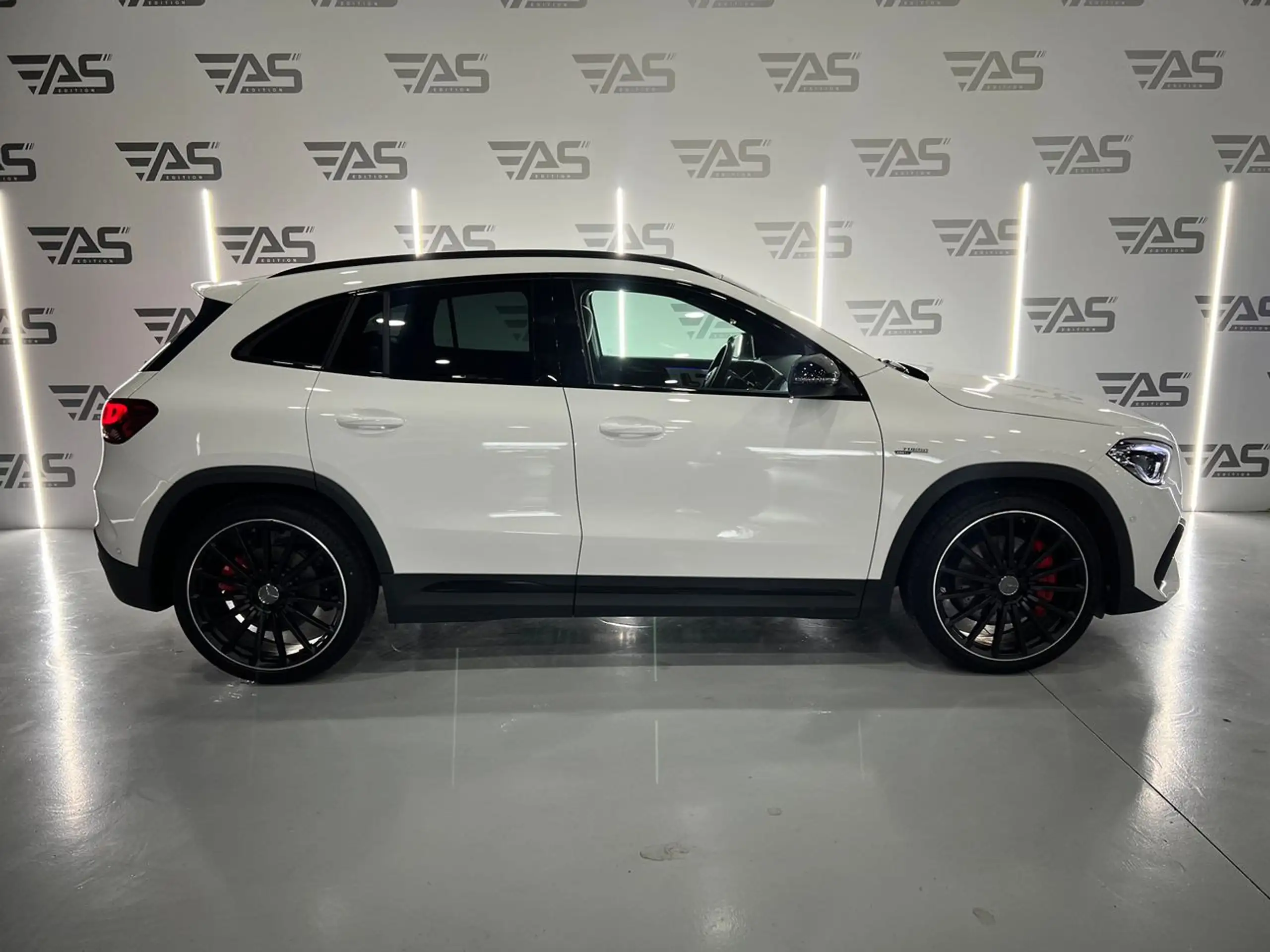 Mercedes-Benz - GLA 45 AMG