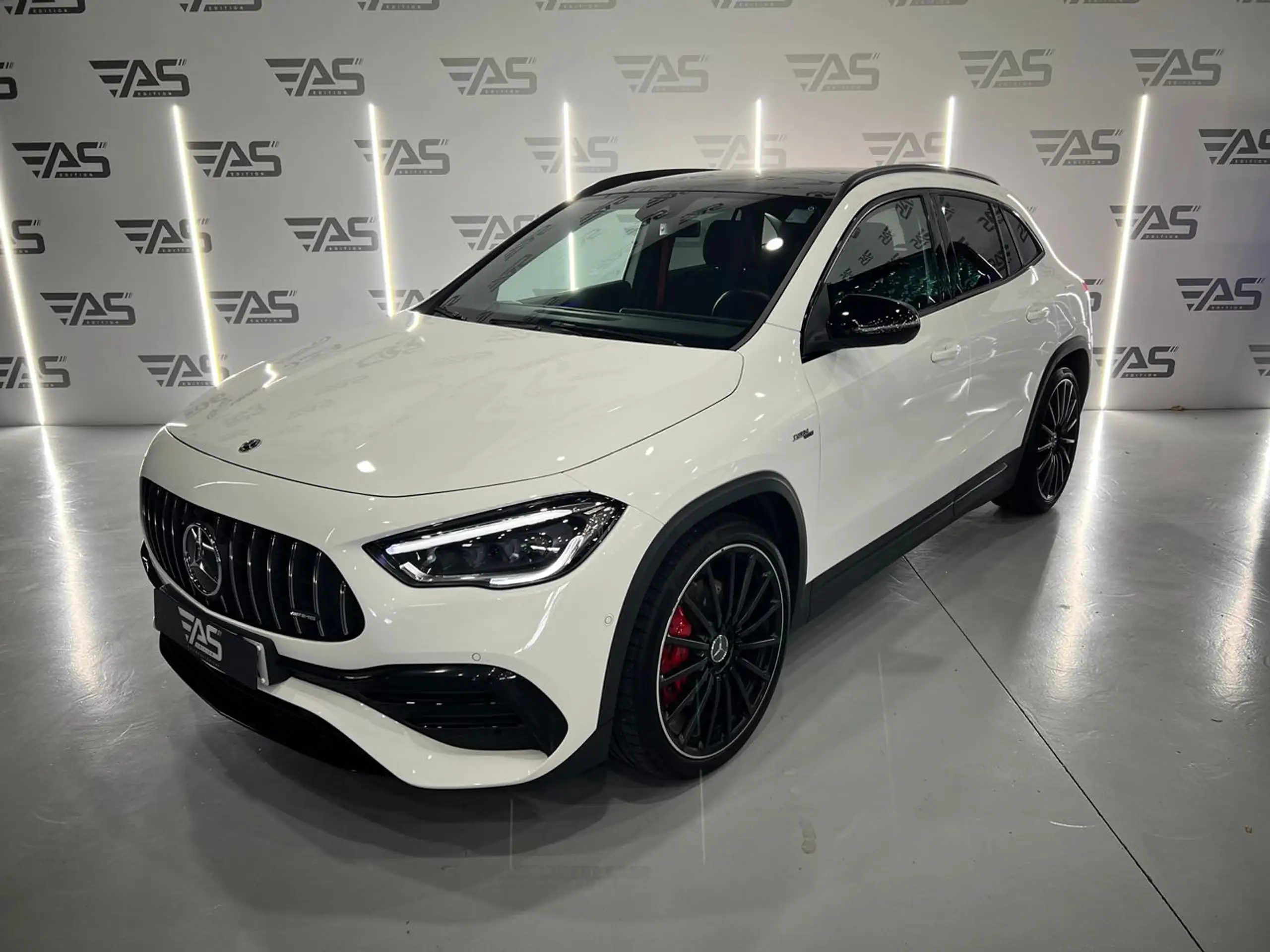 Mercedes-Benz - GLA 45 AMG