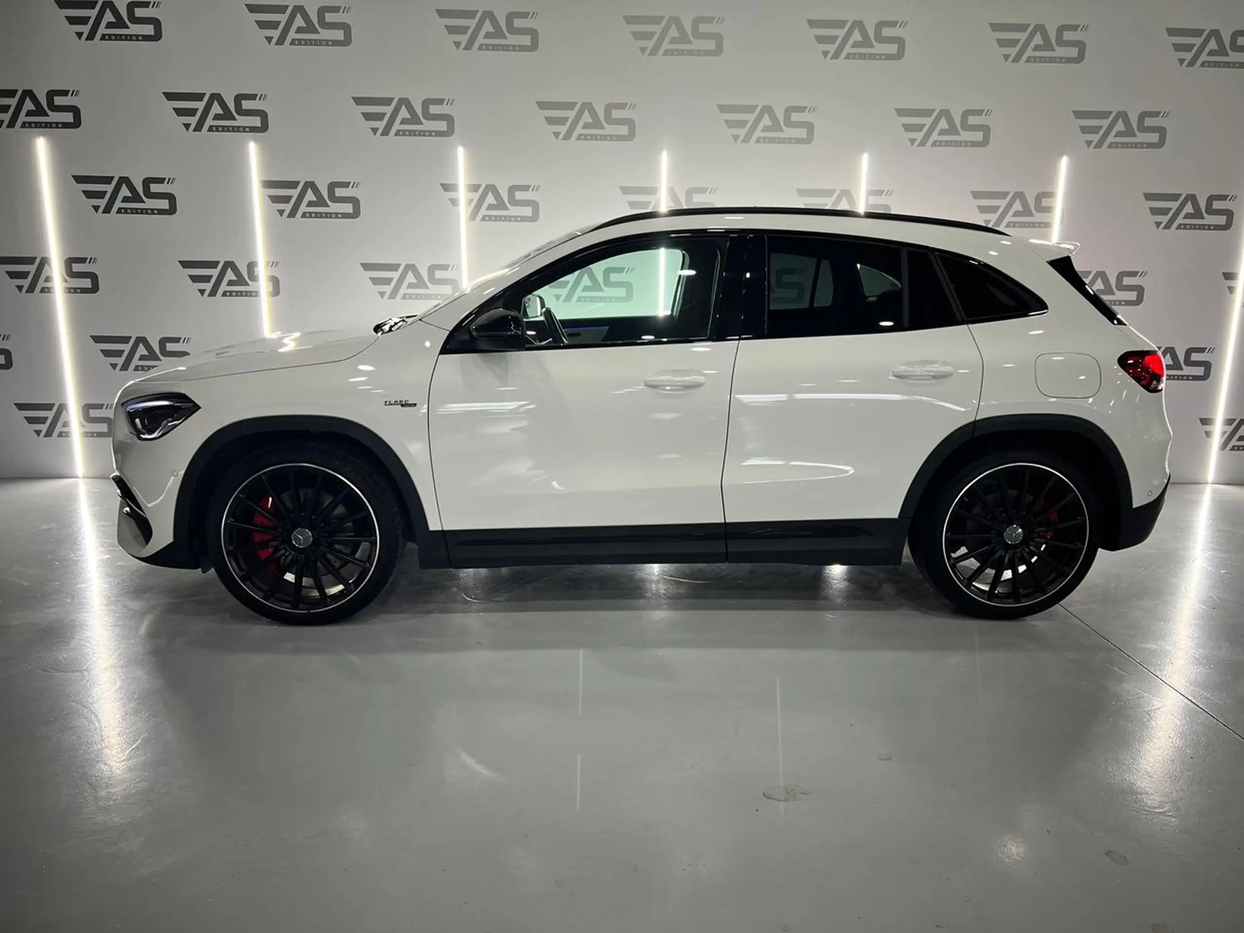 Mercedes-Benz - GLA 45 AMG