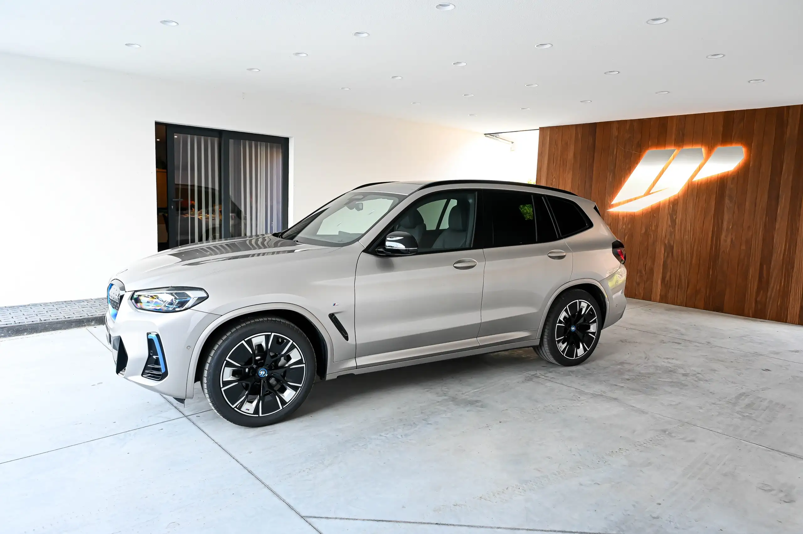 BMW - iX3