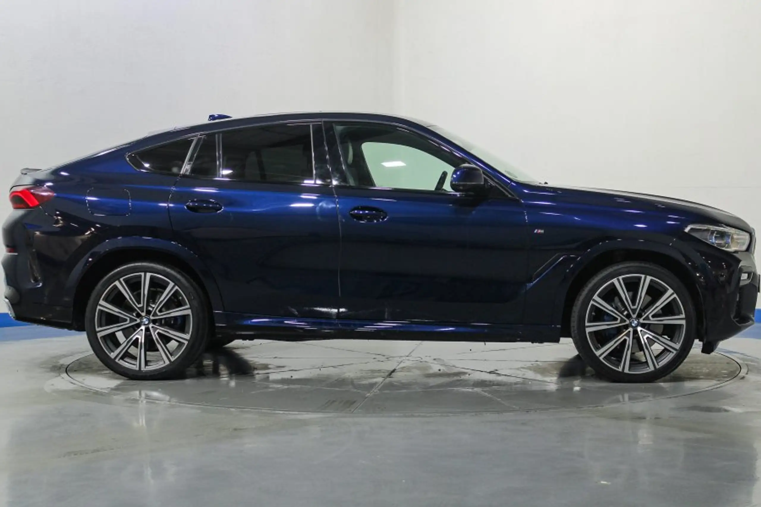 BMW - X6