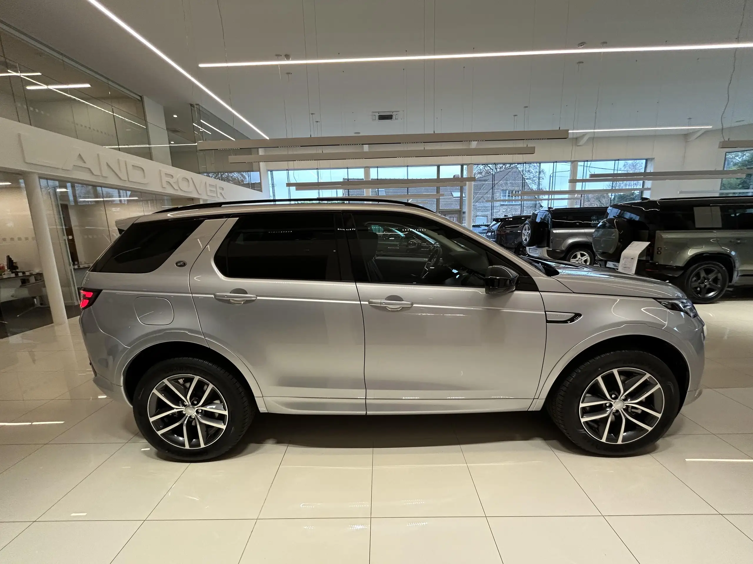 Land Rover - Discovery Sport