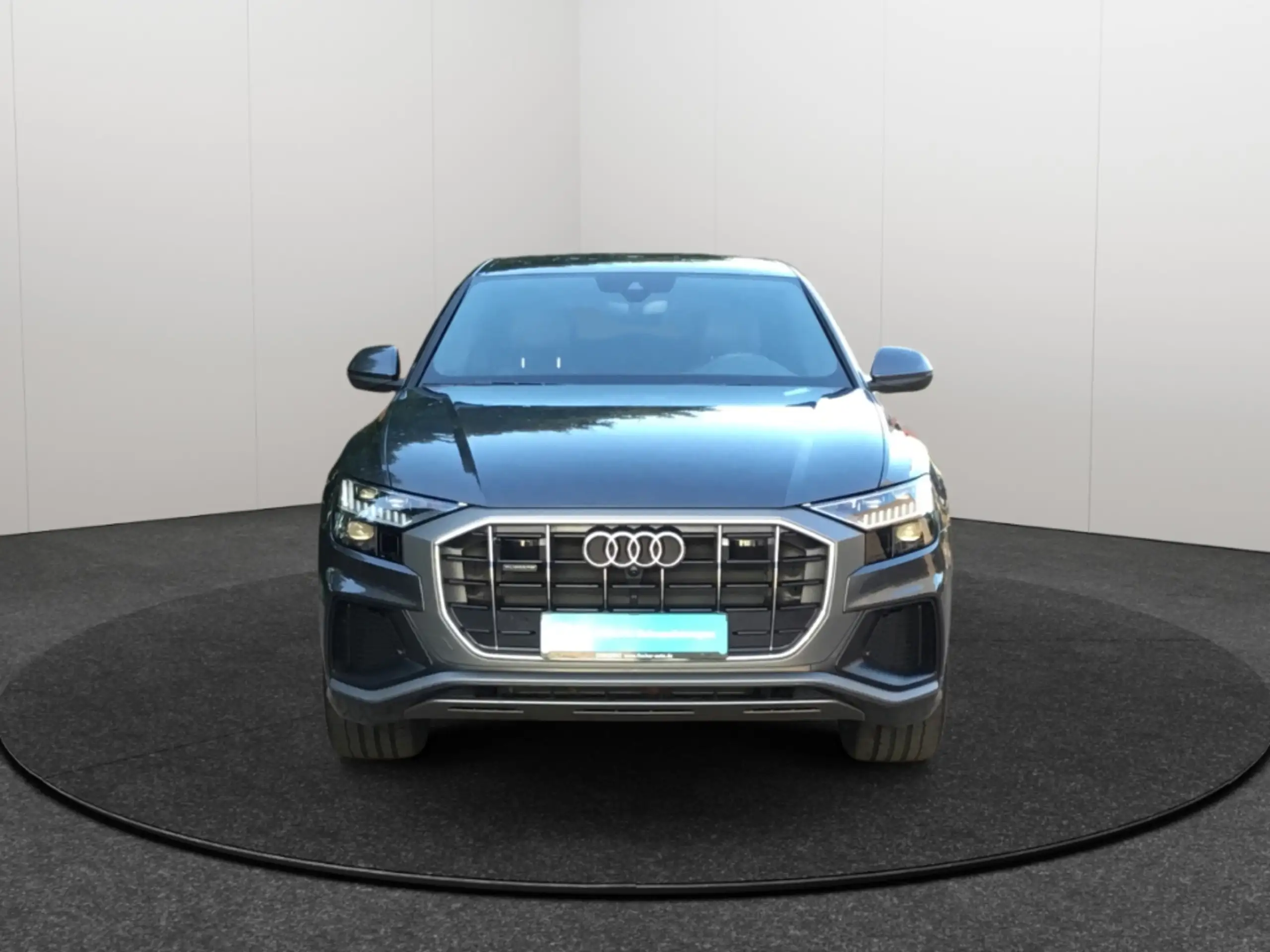 Audi - Q8