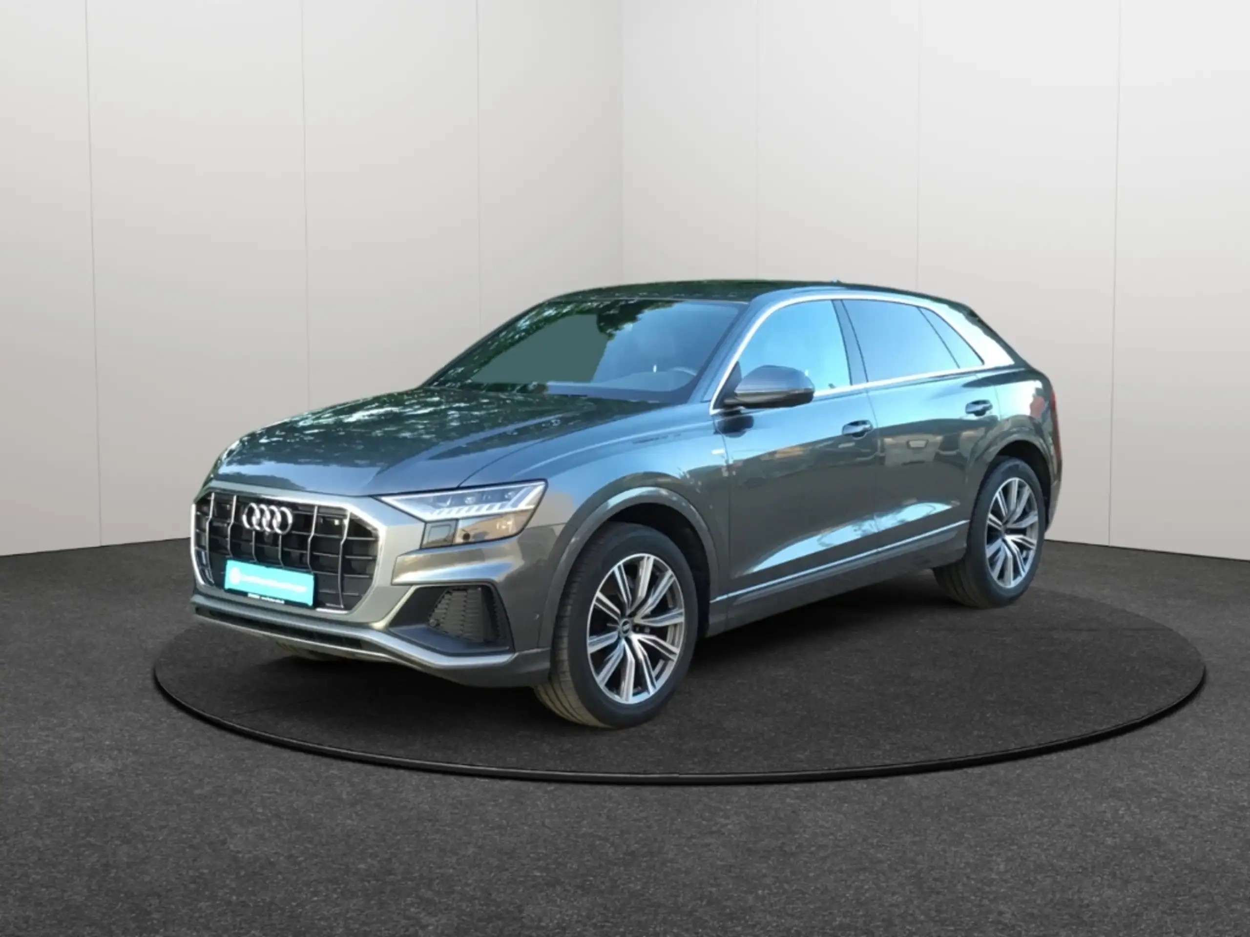 Audi - Q8