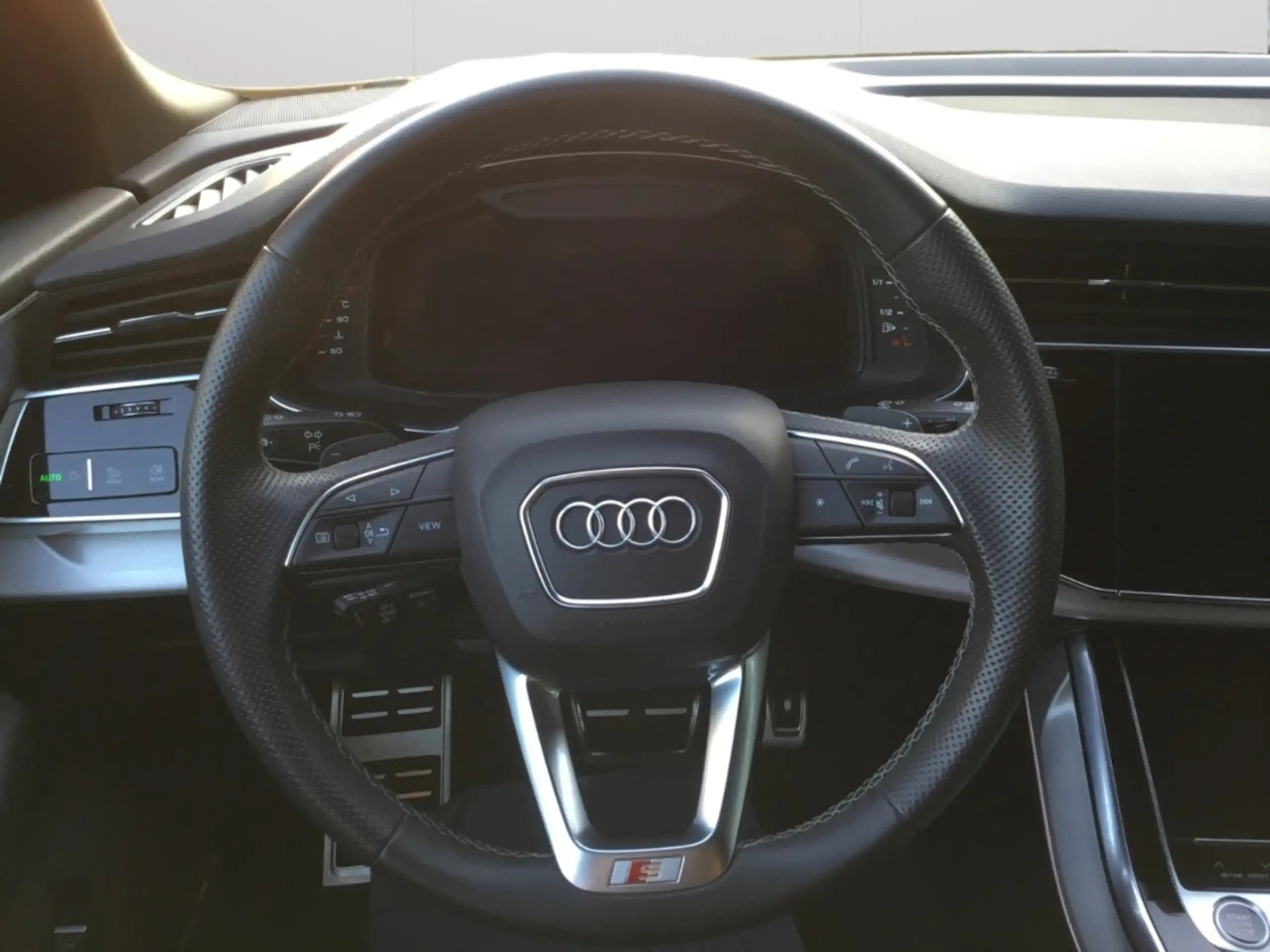 Audi - Q8