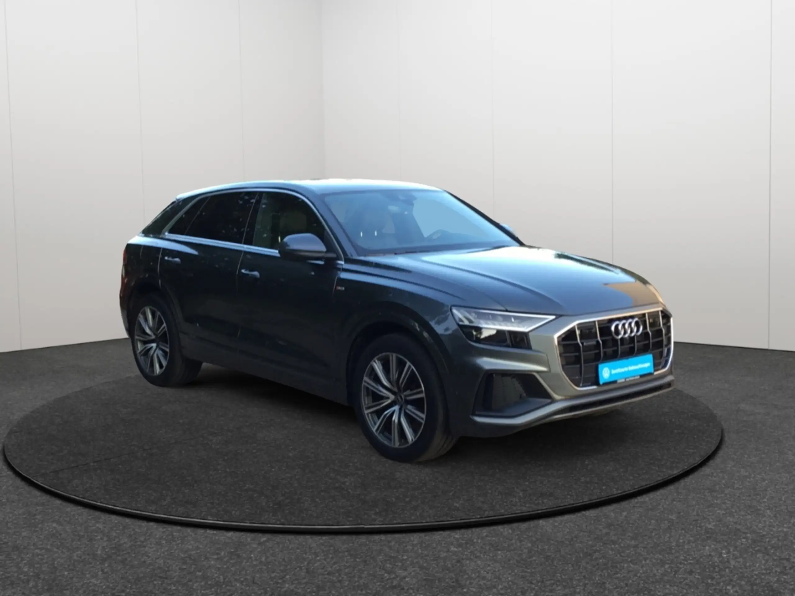 Audi - Q8