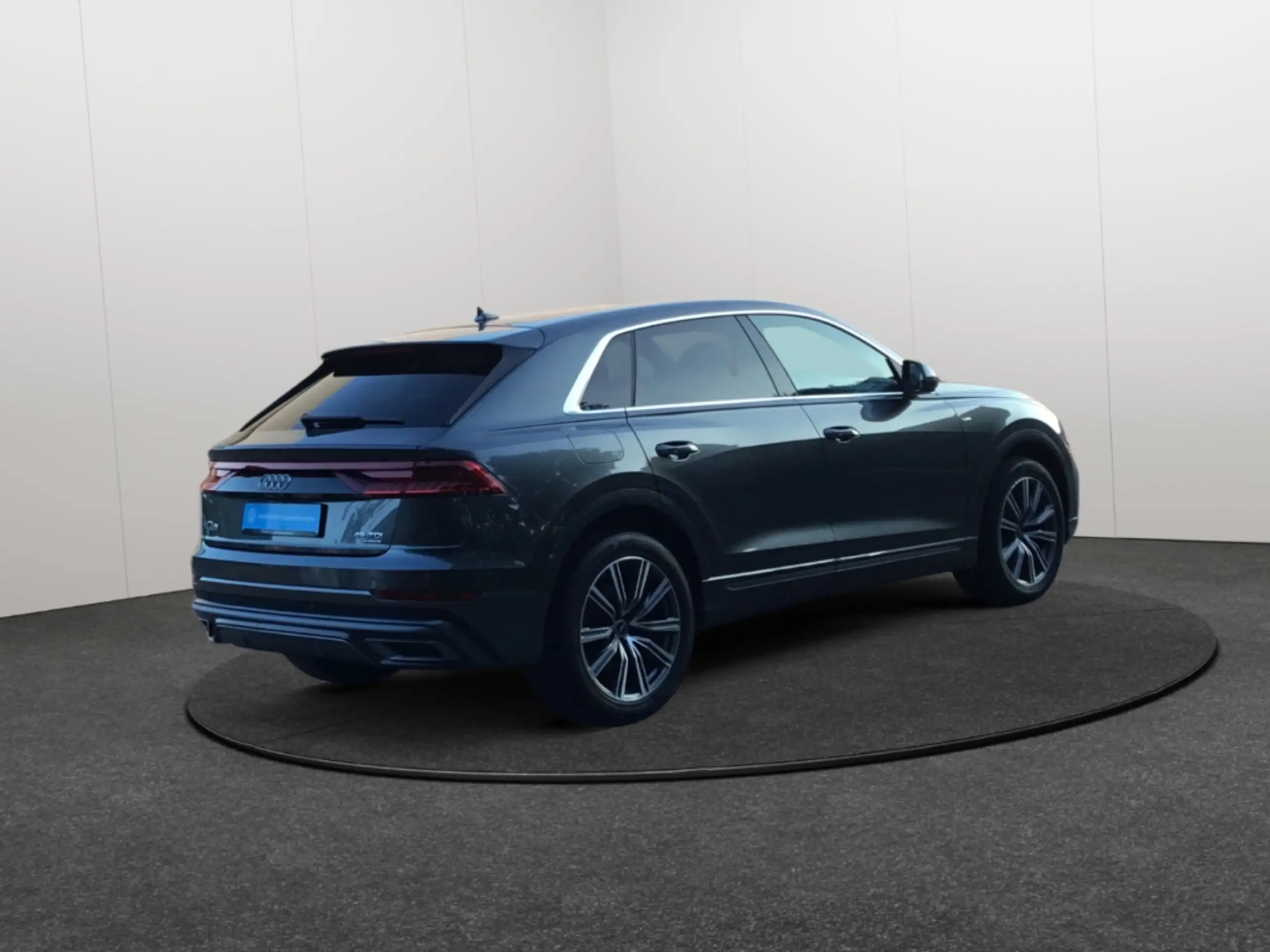 Audi - Q8