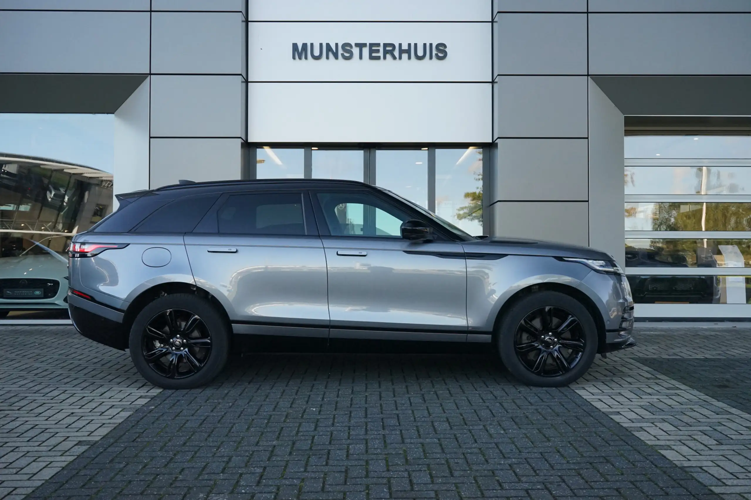 Land Rover - Range Rover Velar