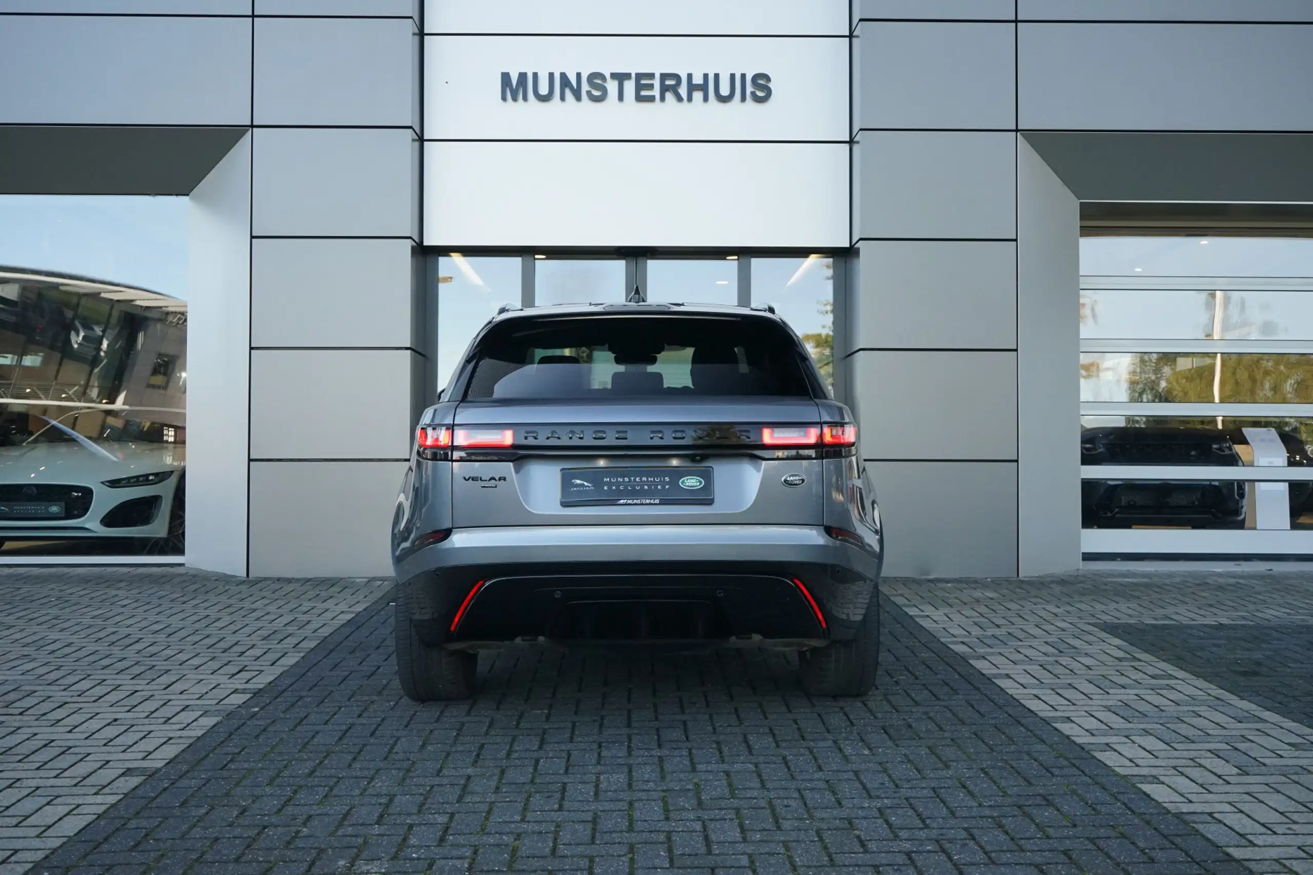 Land Rover - Range Rover Velar