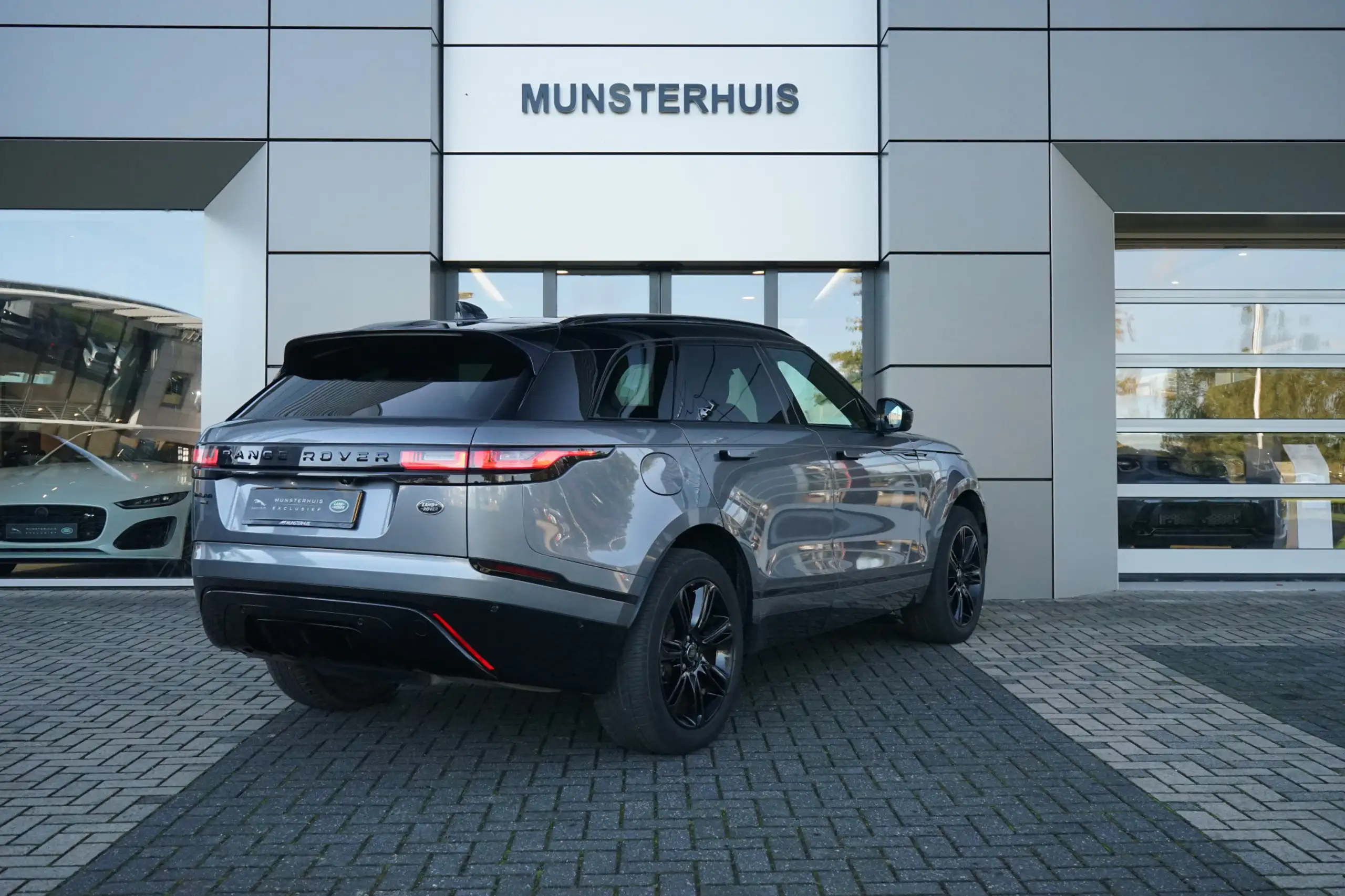 Land Rover - Range Rover Velar