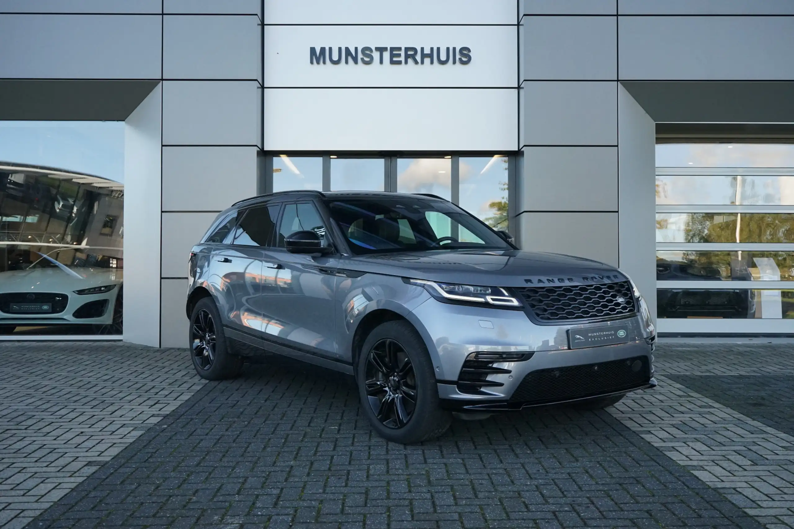 Land Rover - Range Rover Velar