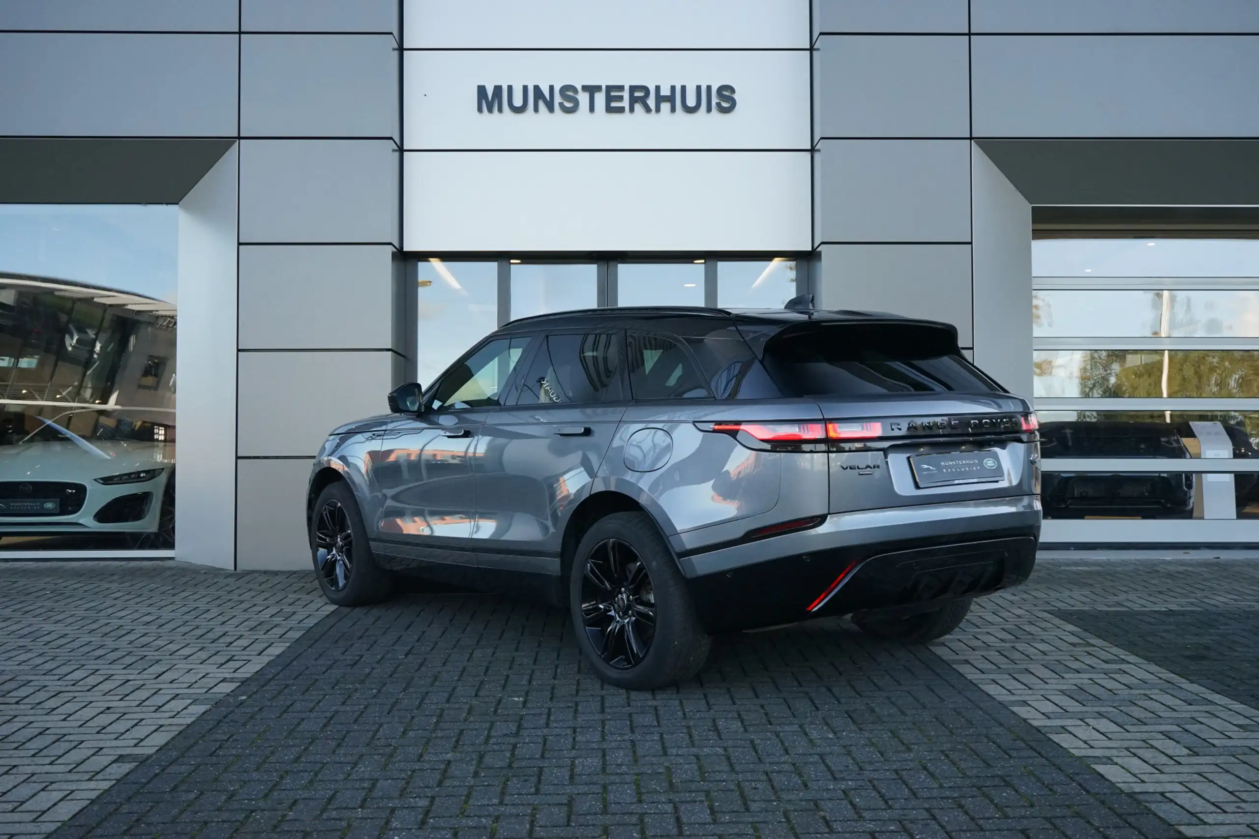 Land Rover - Range Rover Velar