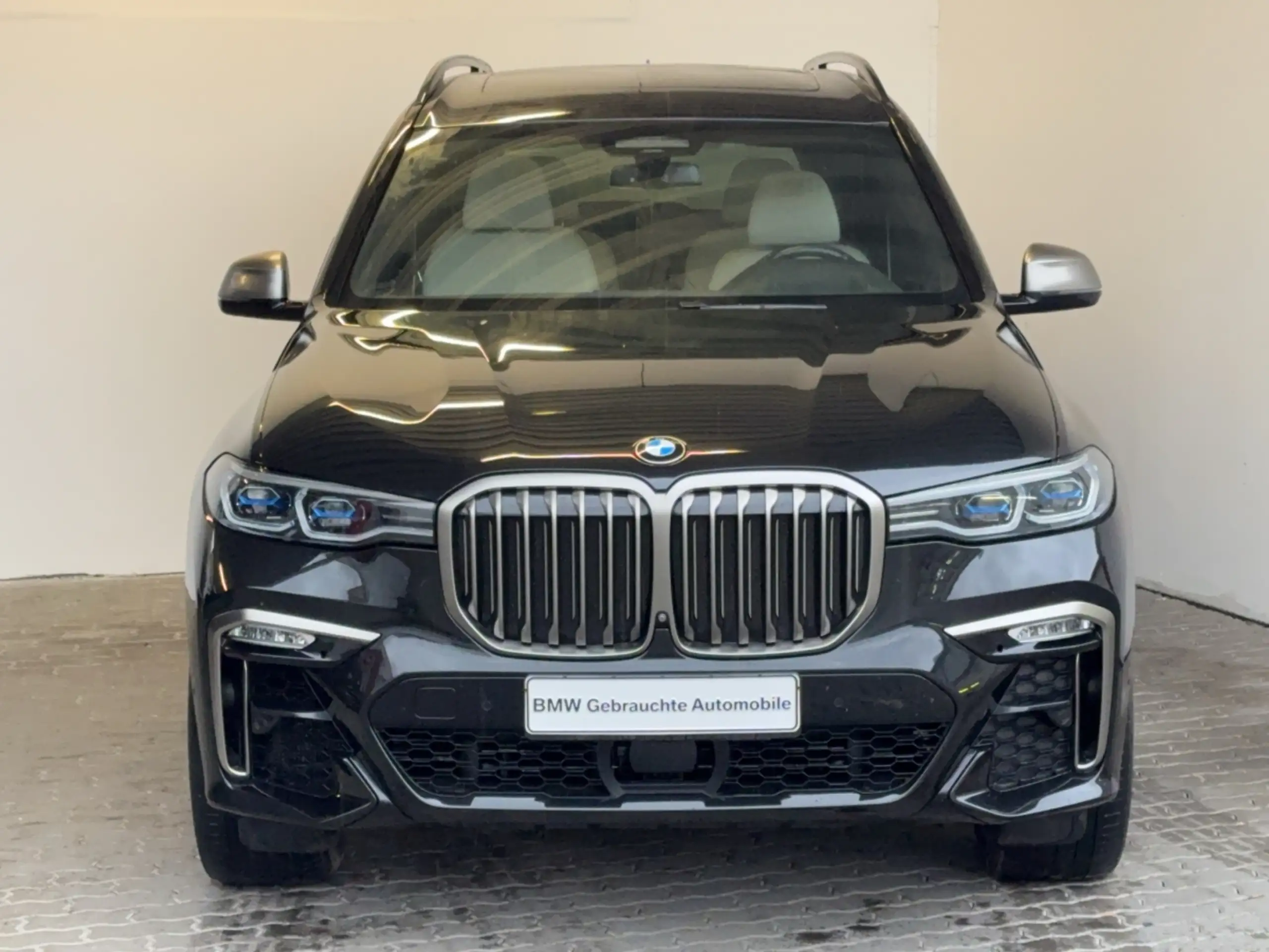 BMW - X7 M