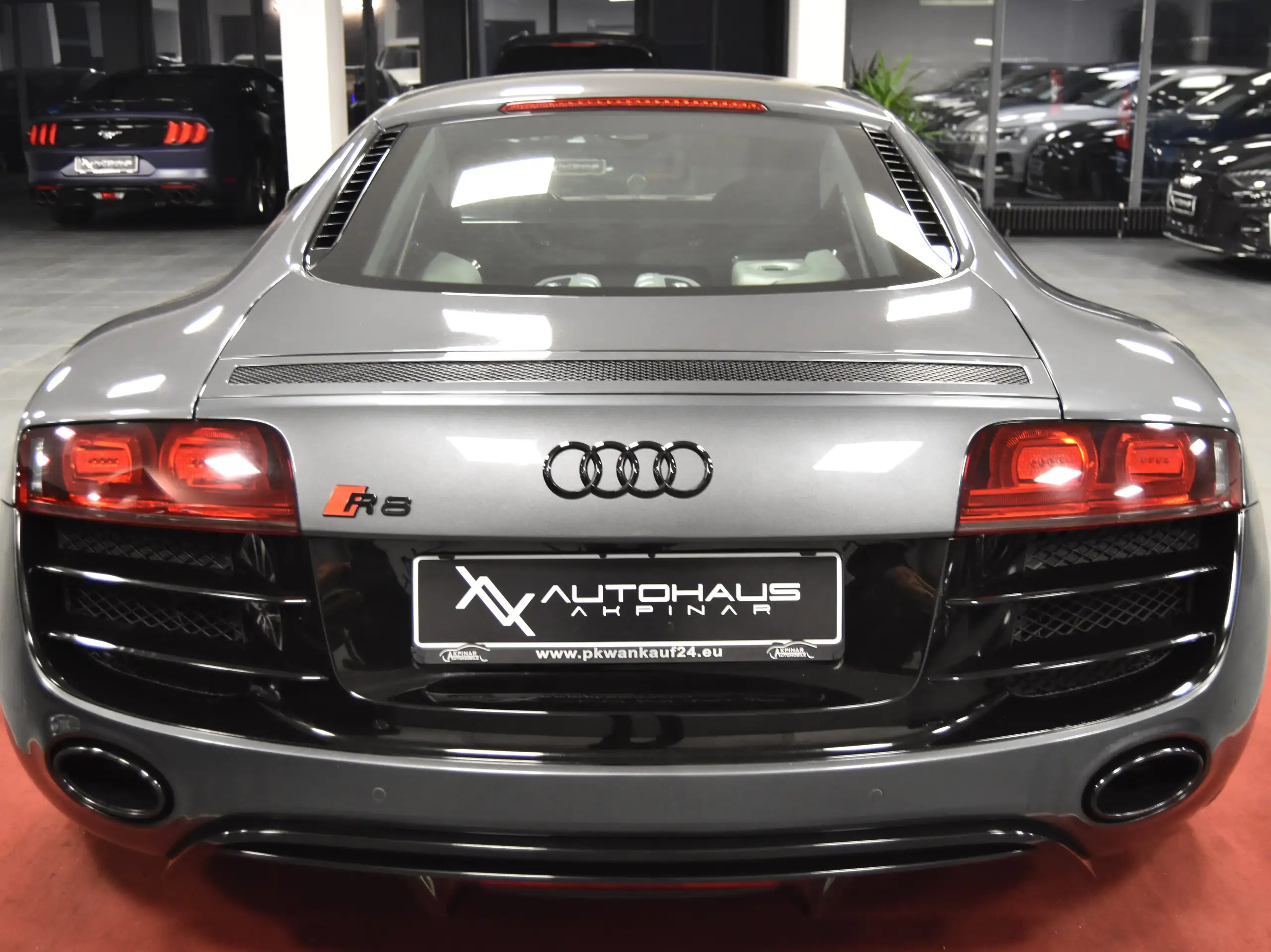 Audi - R8