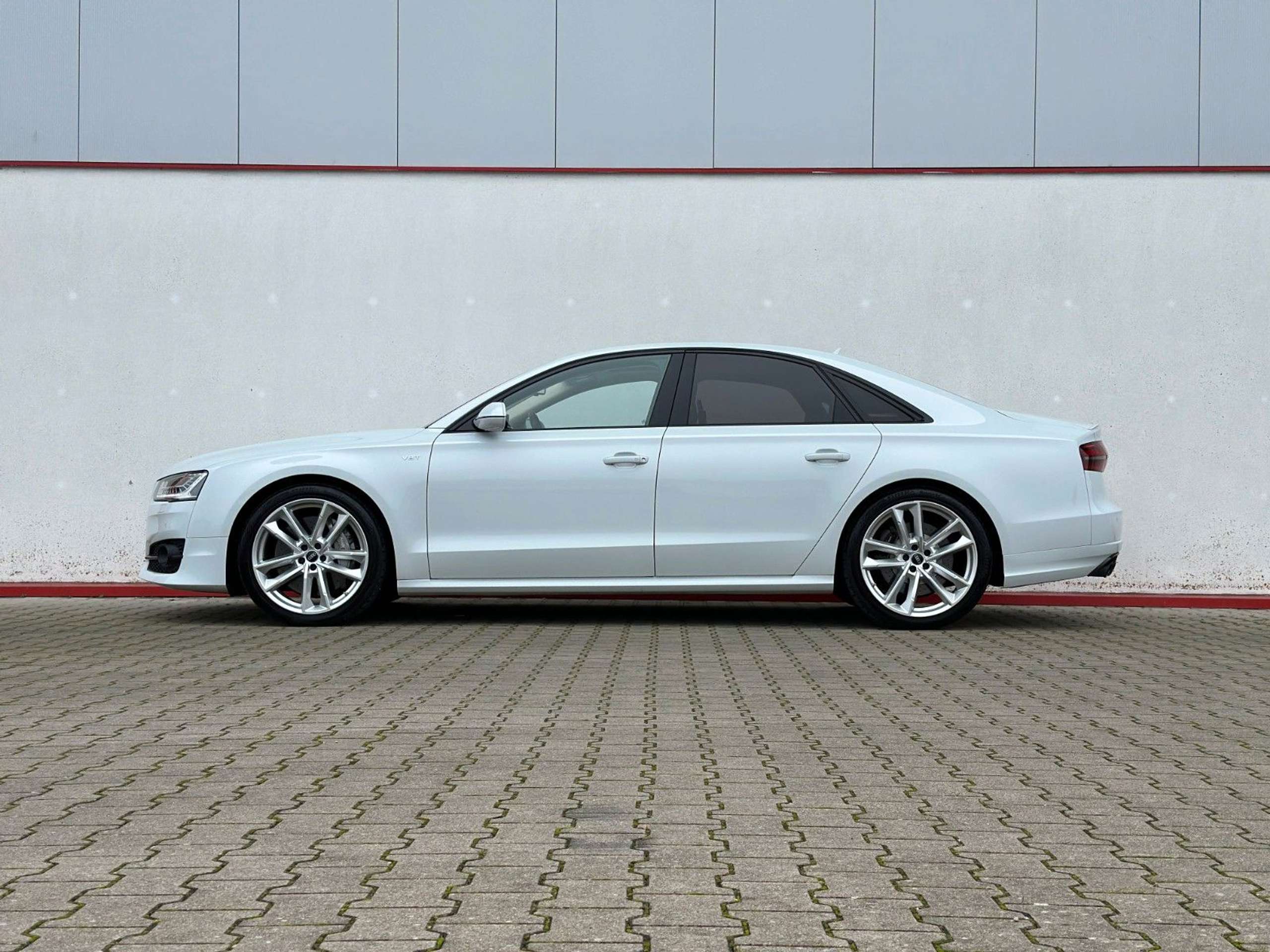 Audi - S8